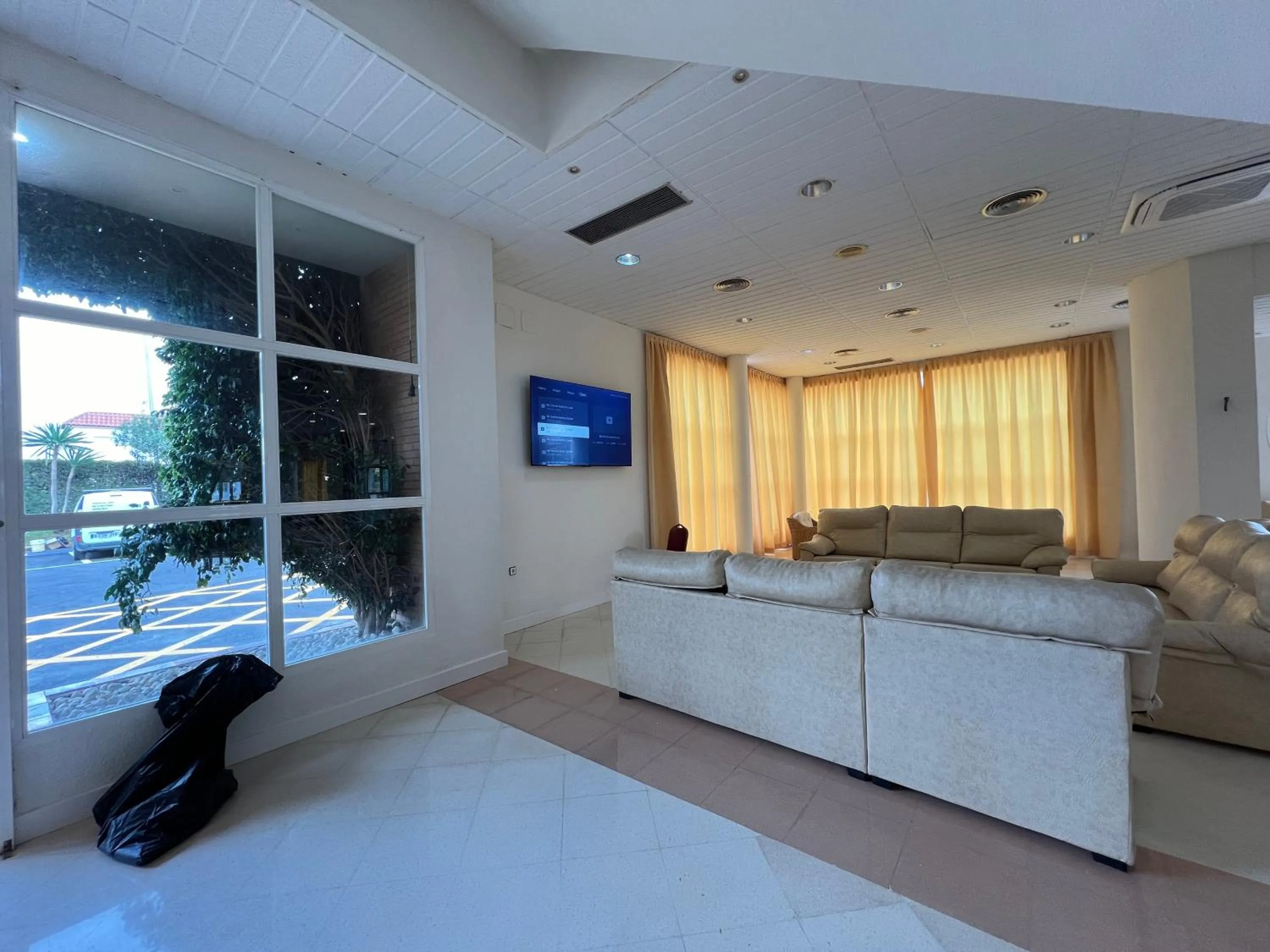 Communal lounge/ TV room in Hospedium Hotel Sky Blu Torre de Sevilla