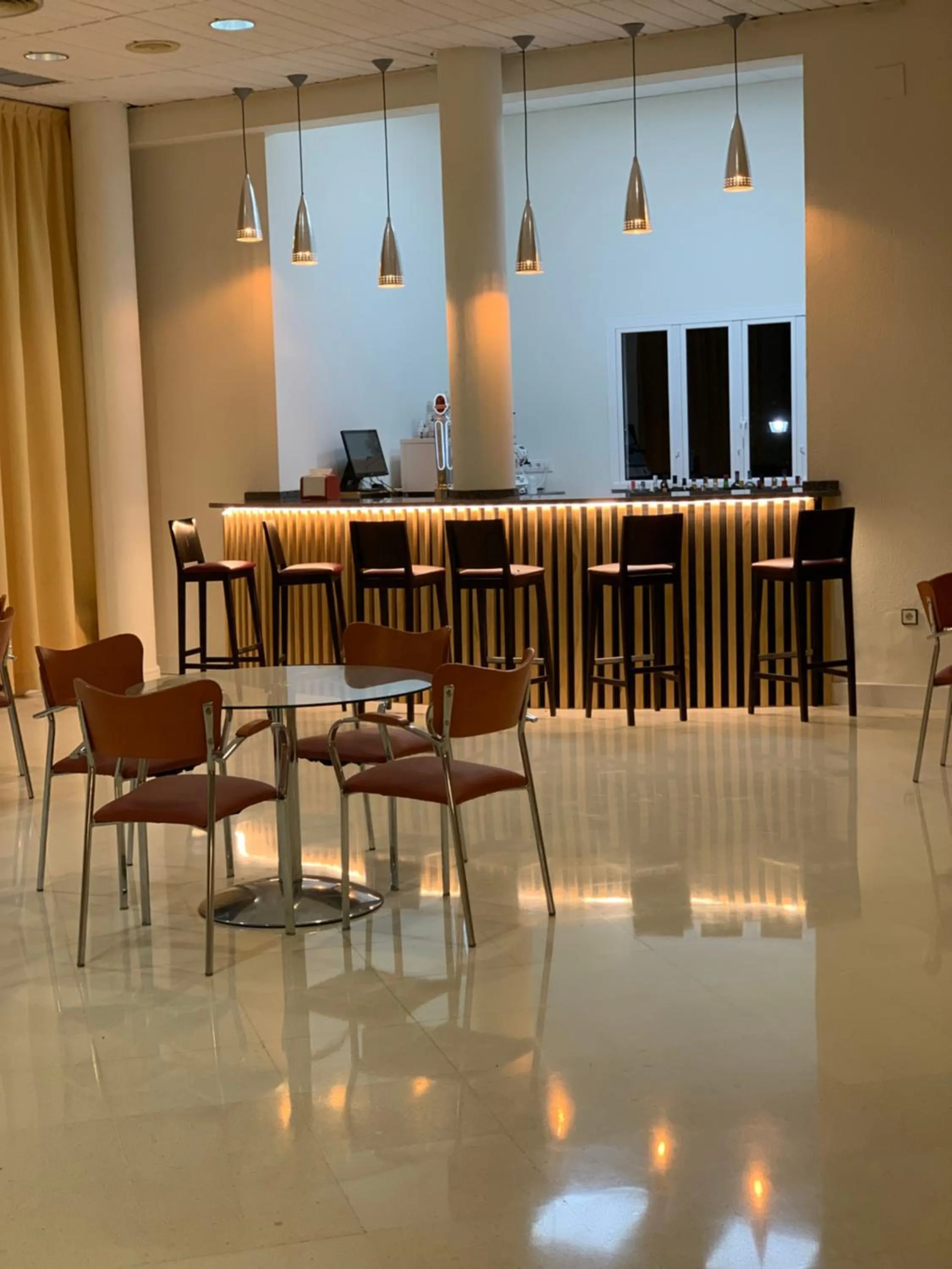 Lounge or bar in Hospedium Hotel Sky Blu Torre de Sevilla