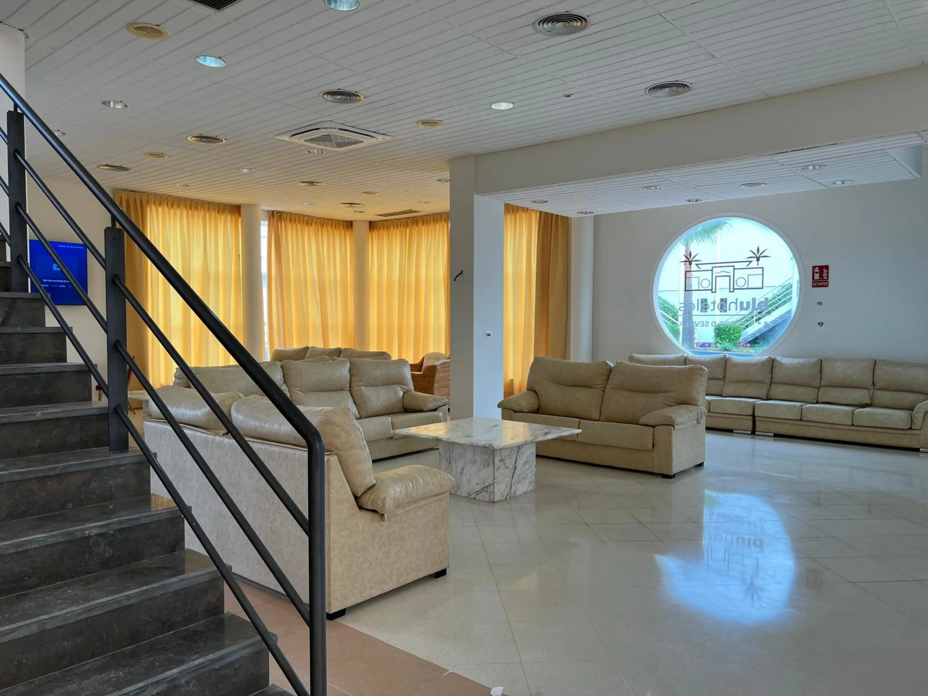 Communal lounge/ TV room in Hospedium Hotel Sky Blu Torre de Sevilla