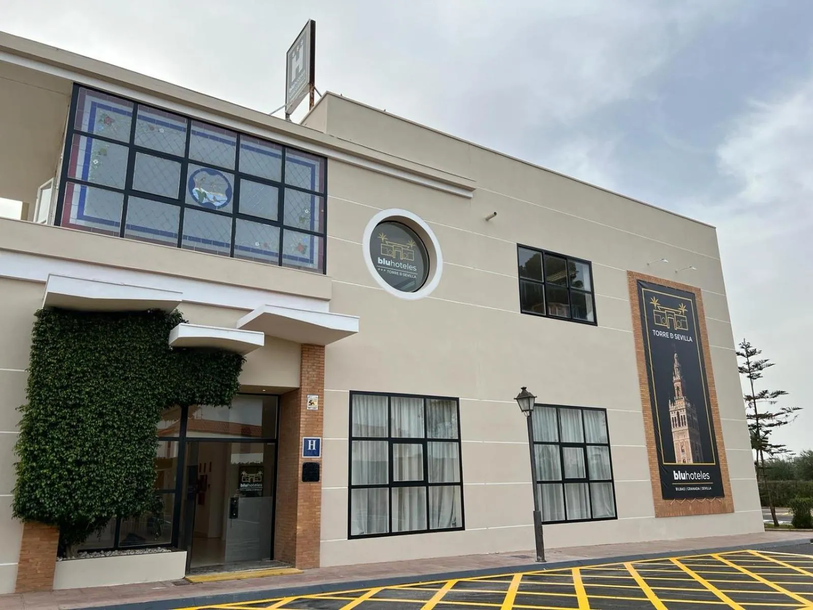 Facade/entrance in Hospedium Hotel Sky Blu Torre de Sevilla