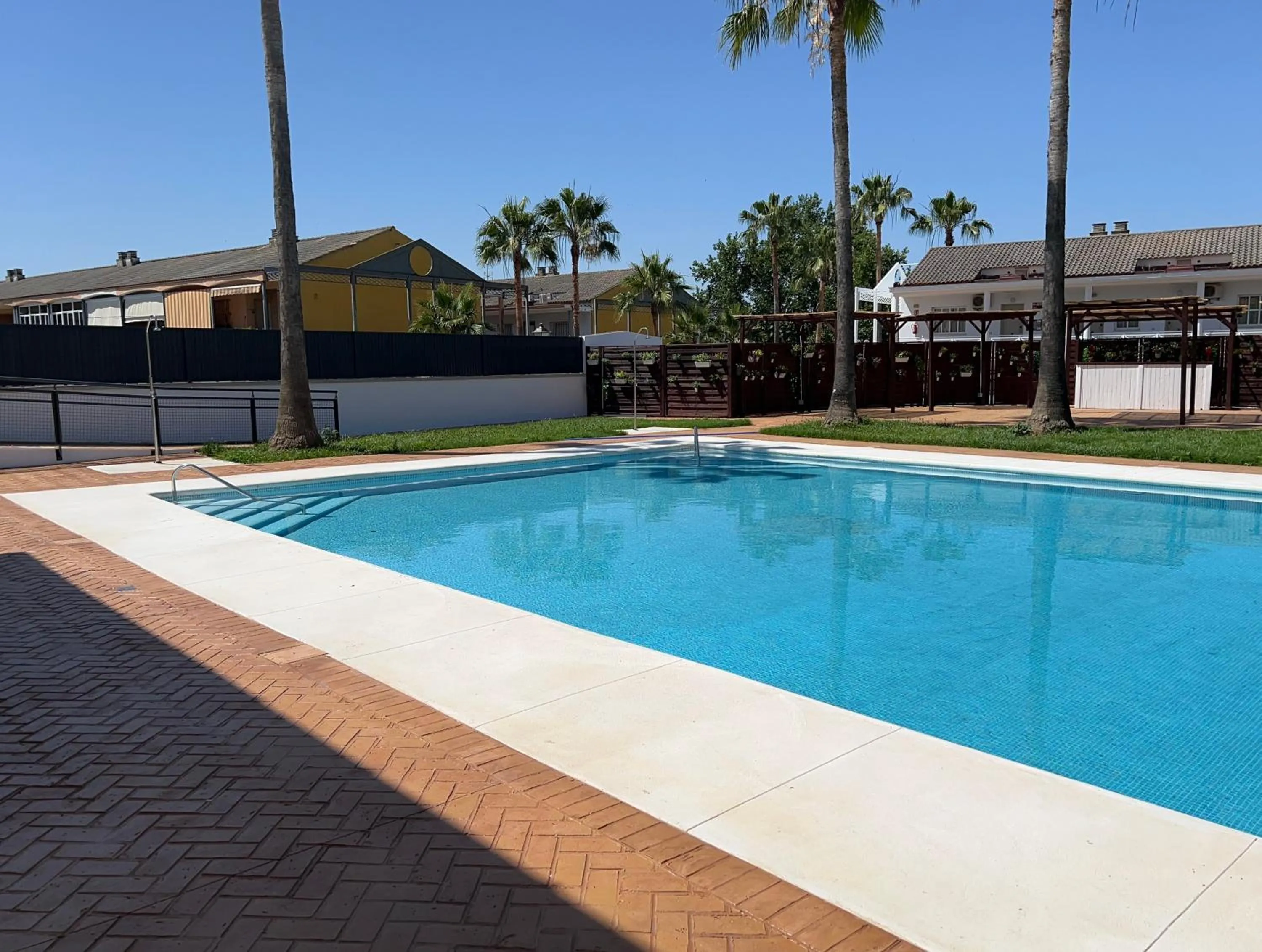 Swimming pool in Hospedium Hotel Sky Blu Torre de Sevilla
