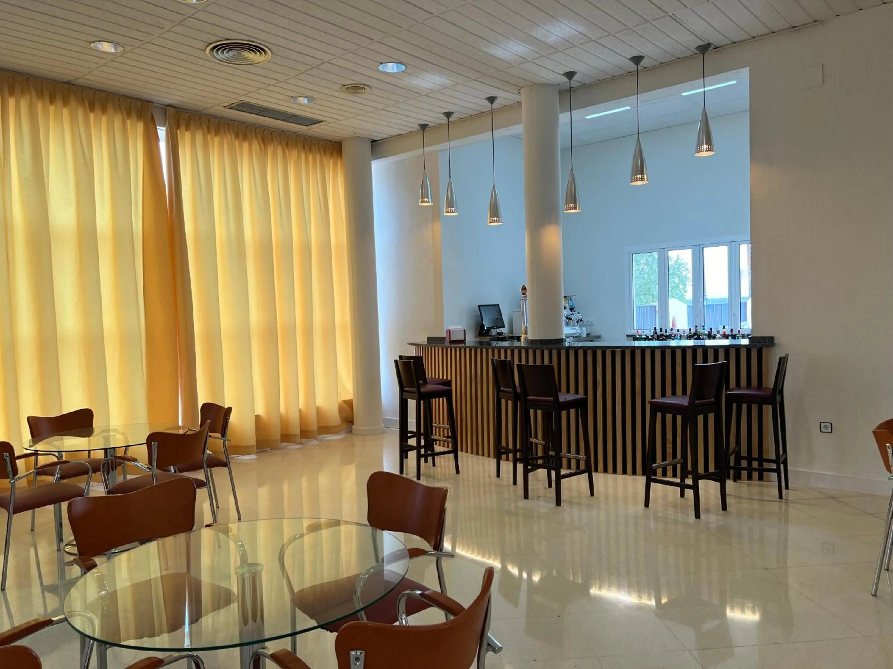 Lounge or bar in Hospedium Hotel Sky Blu Torre de Sevilla