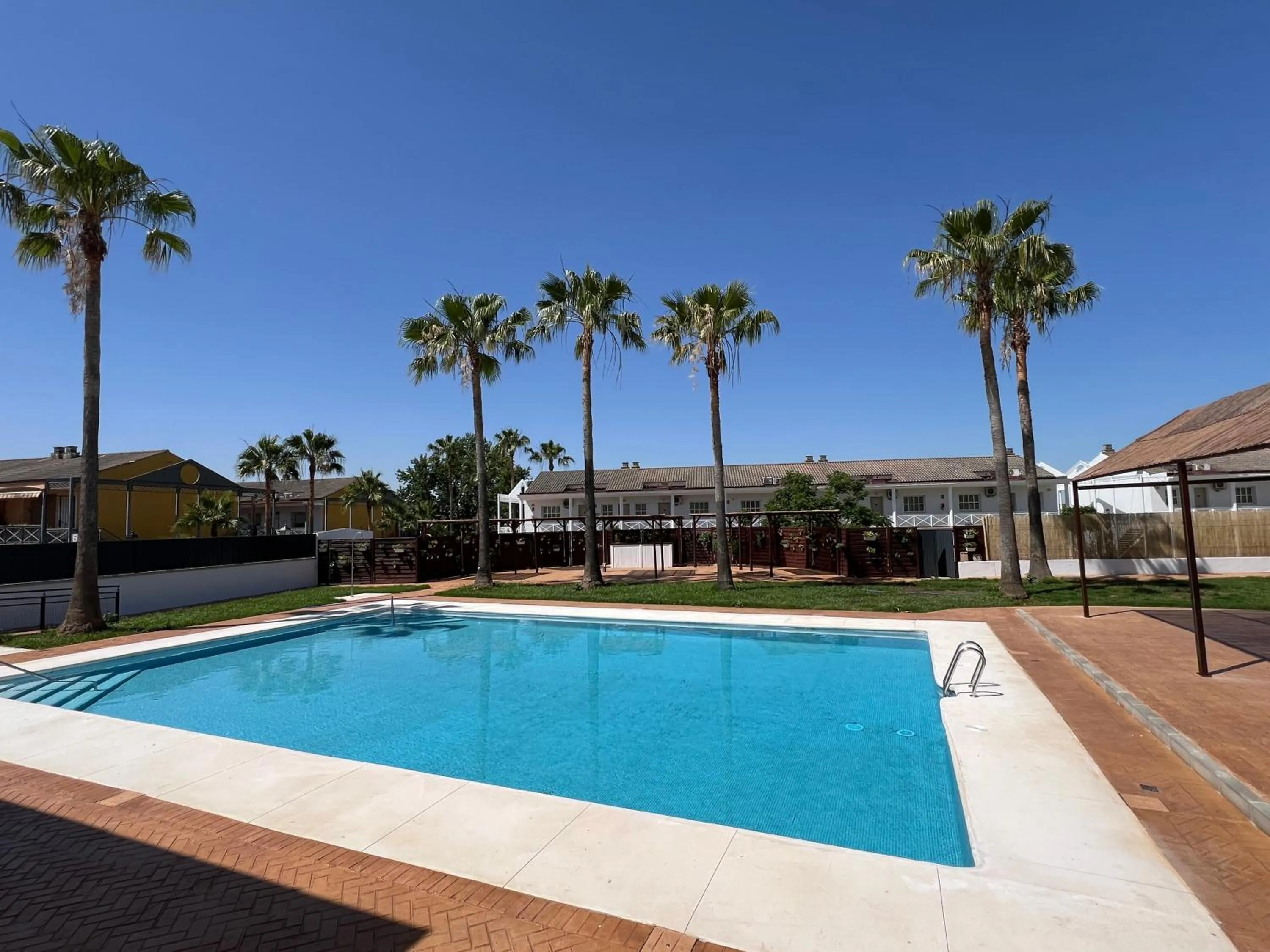 Swimming pool in Hospedium Hotel Sky Blu Torre de Sevilla
