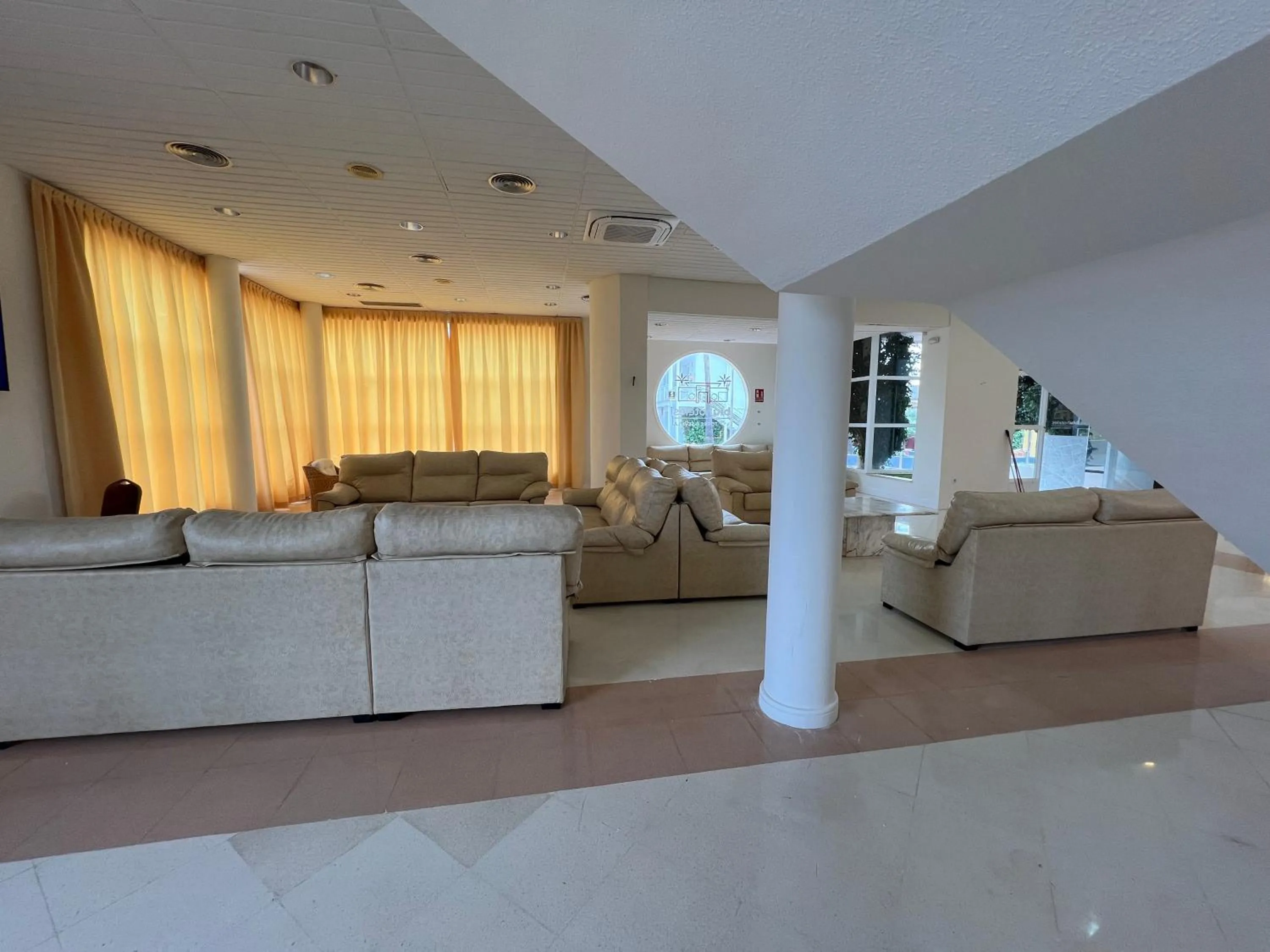 Communal lounge/ TV room in Hospedium Hotel Sky Blu Torre de Sevilla