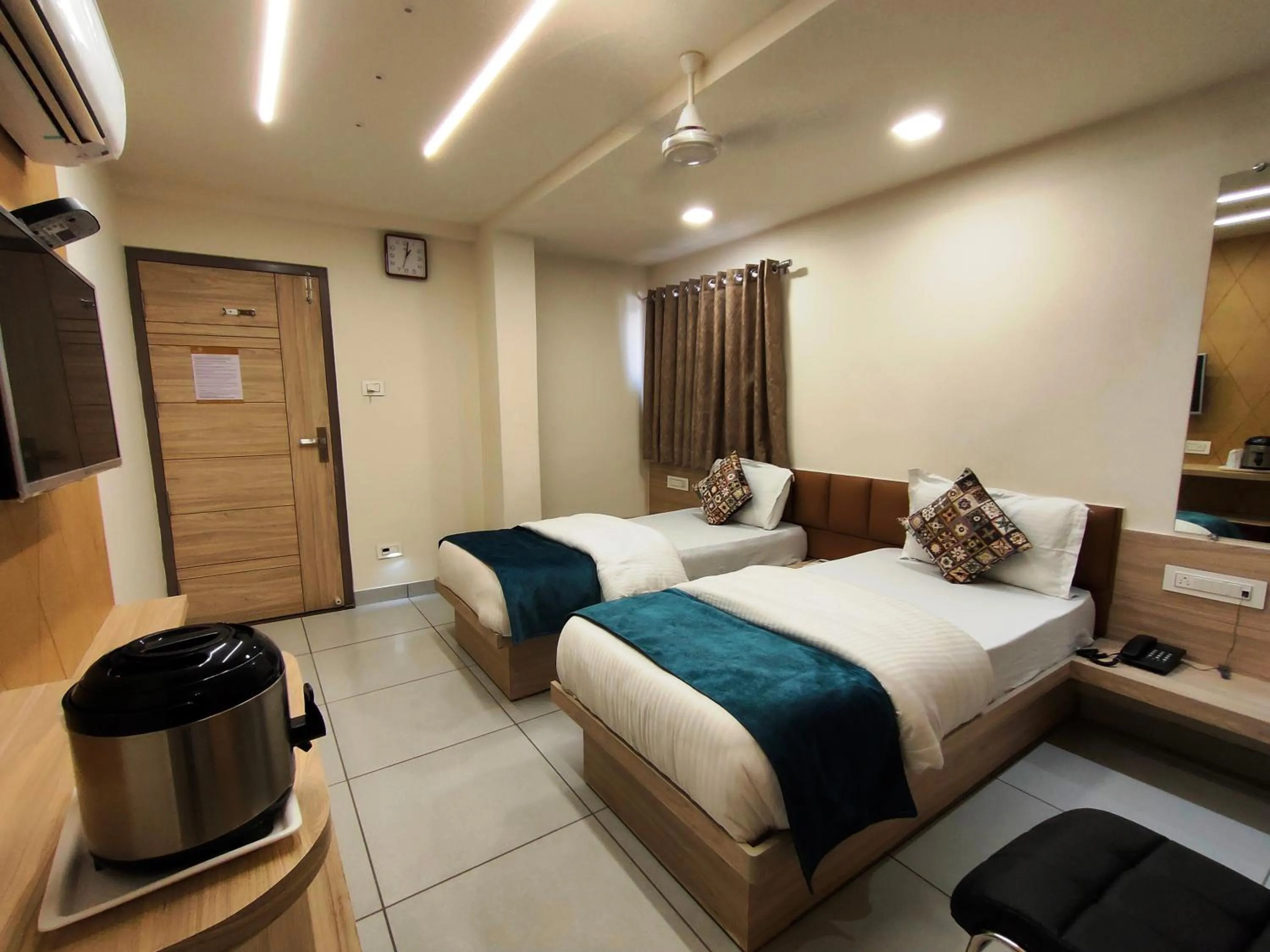 Photo of the whole room, Bed in Hotel Kinara