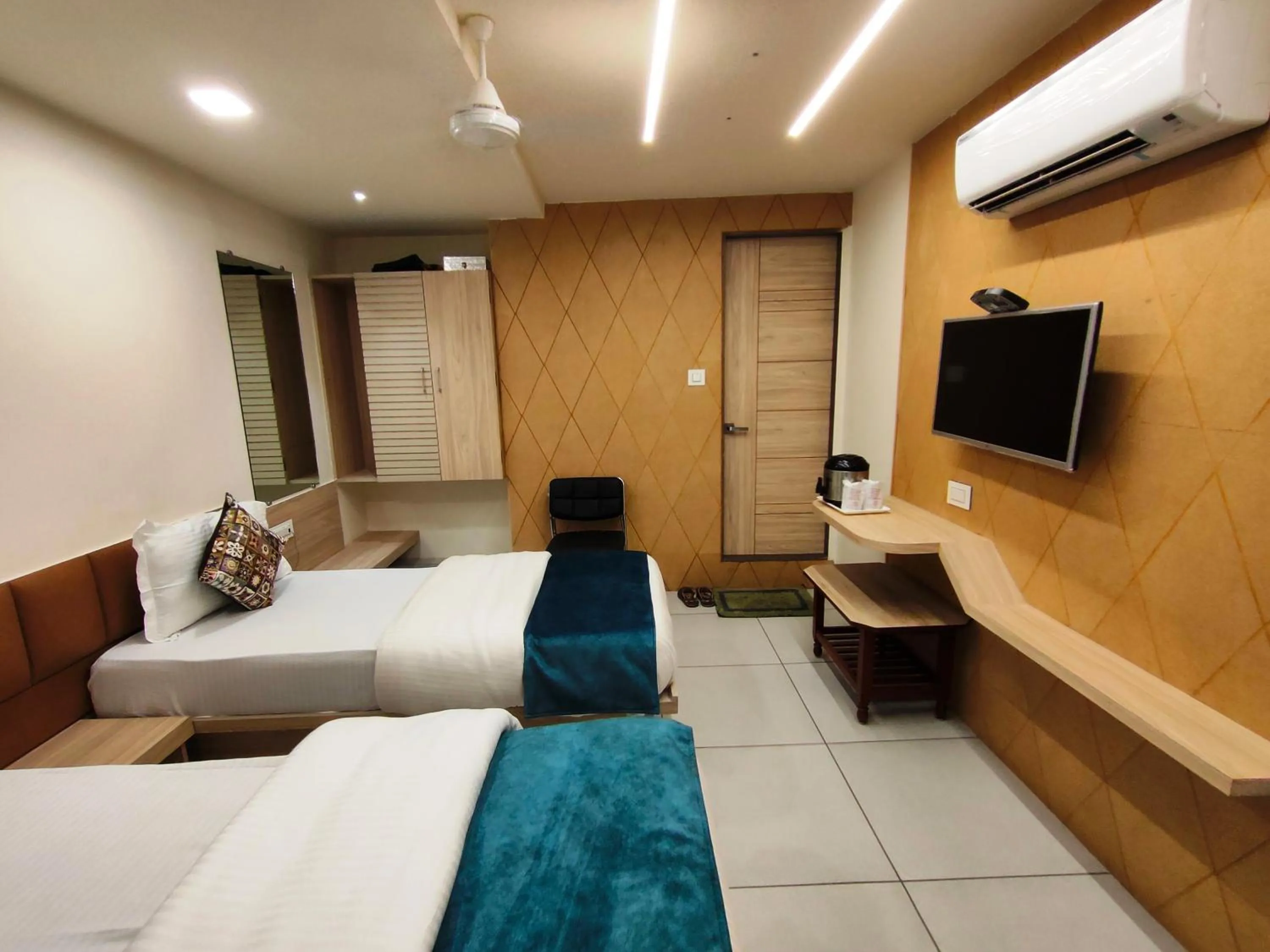 Photo of the whole room, Bed in Hotel Kinara