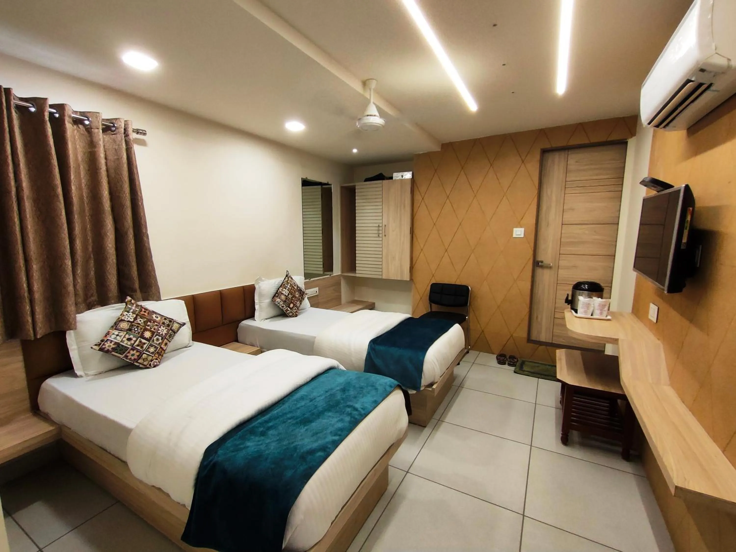 Photo of the whole room, Bed in Hotel Kinara