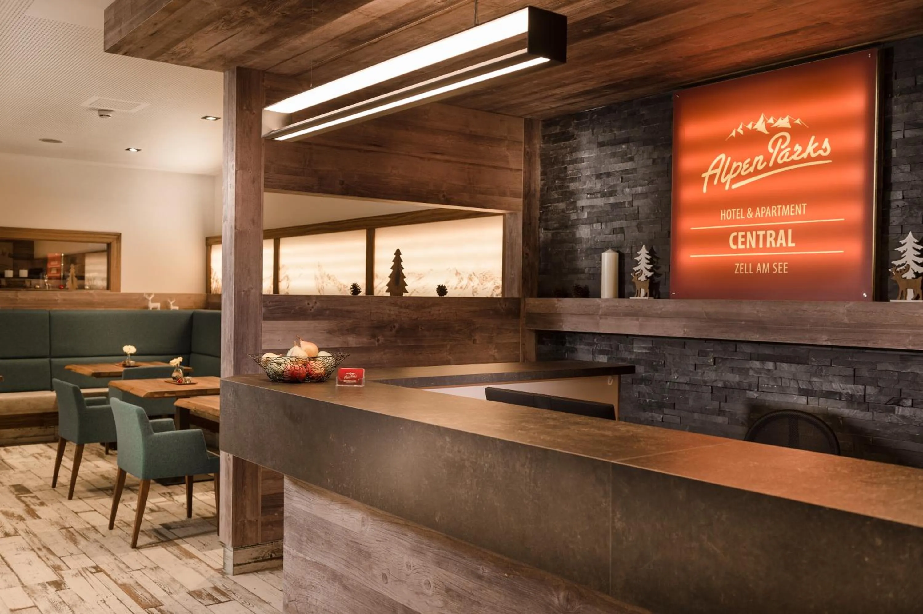 Restaurant/places to eat in AlpenParks Hotel & Apartment Central Zell am See