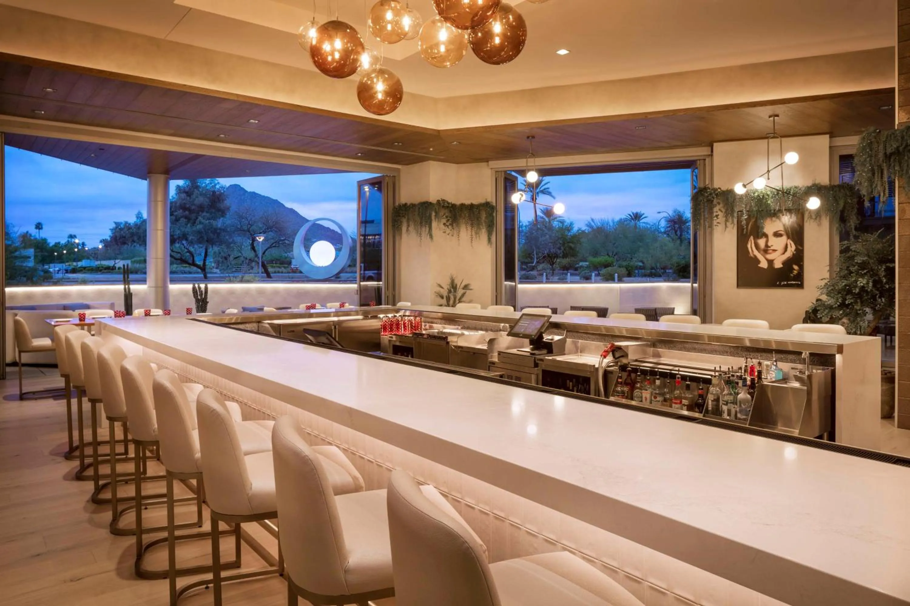Lounge or bar in Caesars Republic Scottsdale, a Hilton Hotel