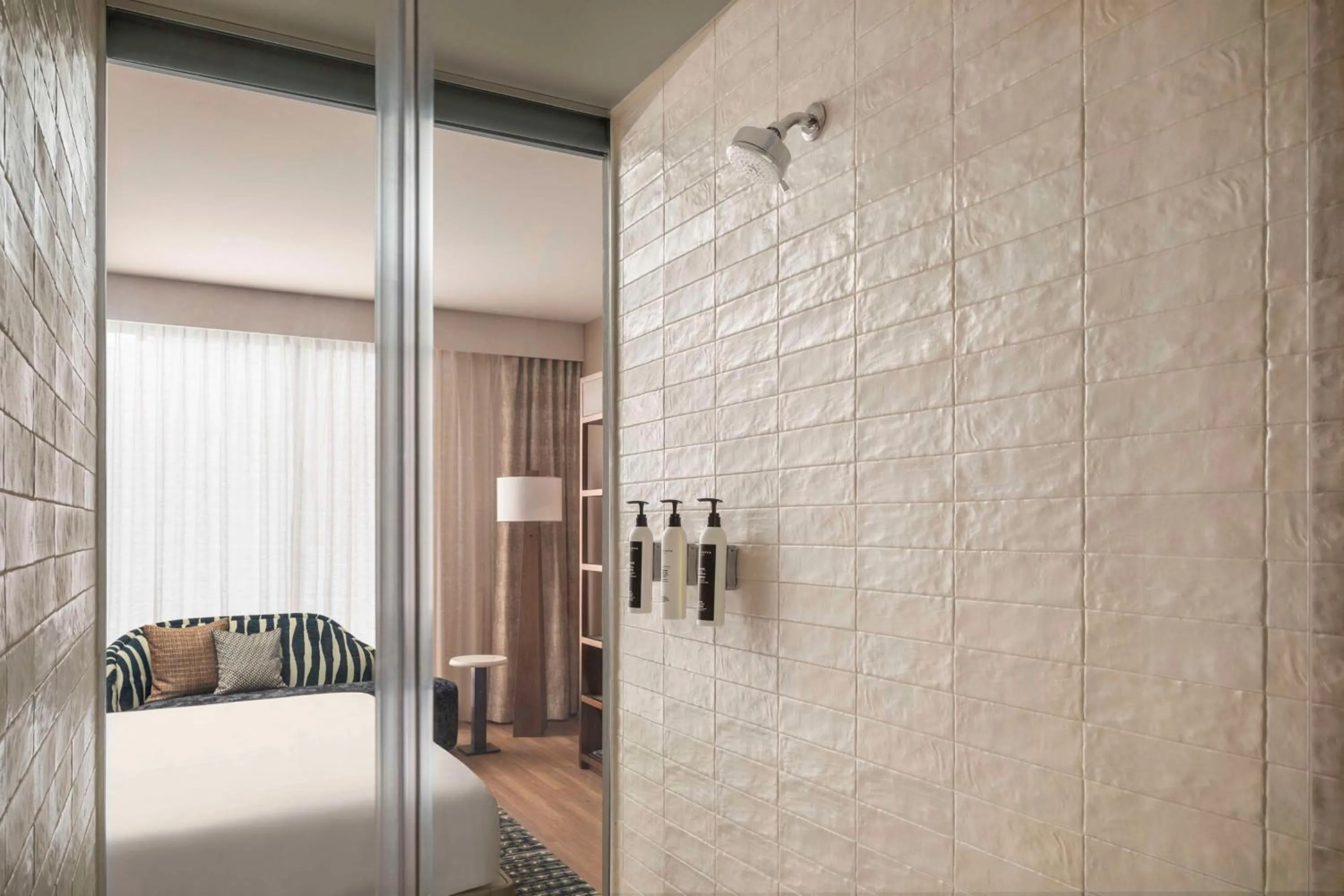 Bathroom, Bed in Caesars Republic Scottsdale, a Hilton Hotel