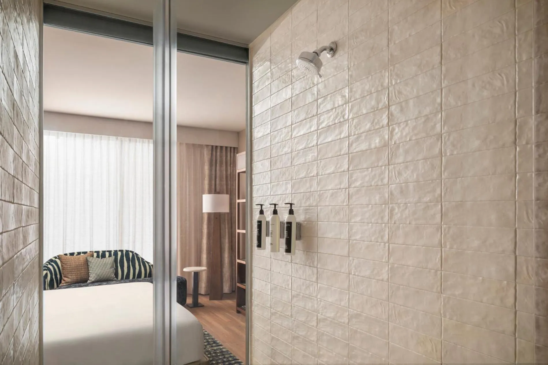 Bathroom, Bed in Caesars Republic Scottsdale, a Hilton Hotel