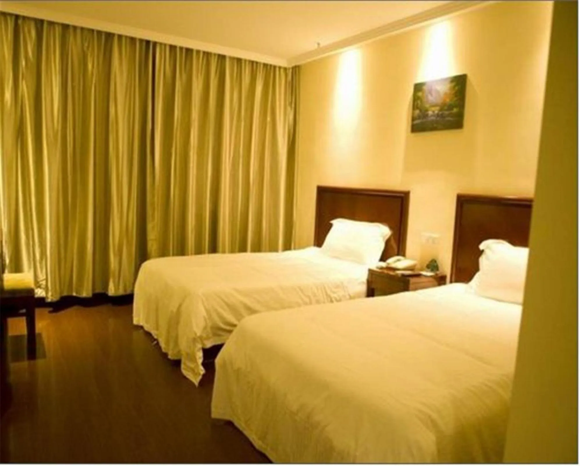 Bed in GreeTree Inn JiangSu Suzhou Taiping High-speed North Station Express Hotel