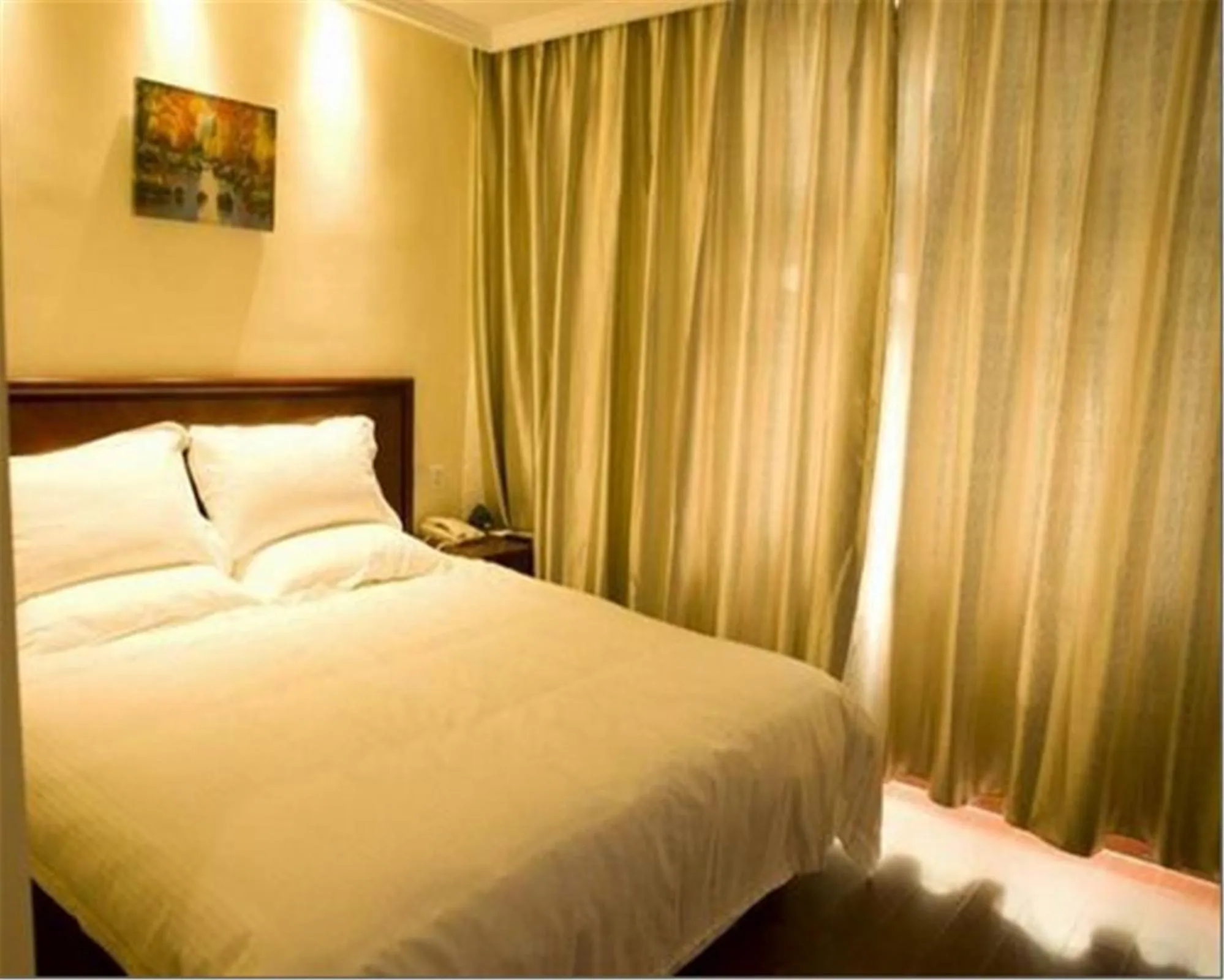 Bed in GreeTree Inn JiangSu Suzhou Taiping High-speed North Station Express Hotel