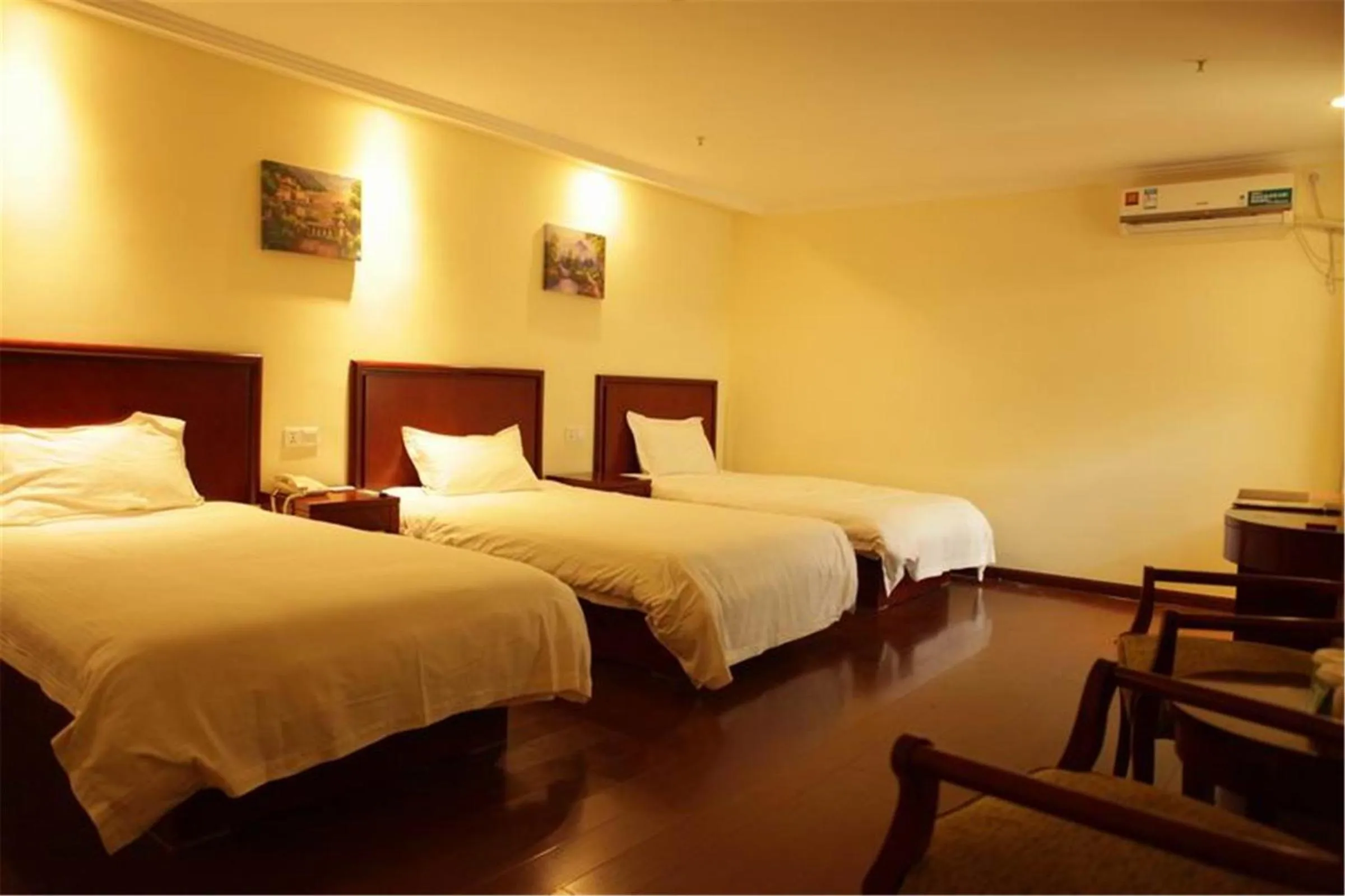 Bed in GreeTree Inn JiangSu Suzhou Taiping High-speed North Station Express Hotel