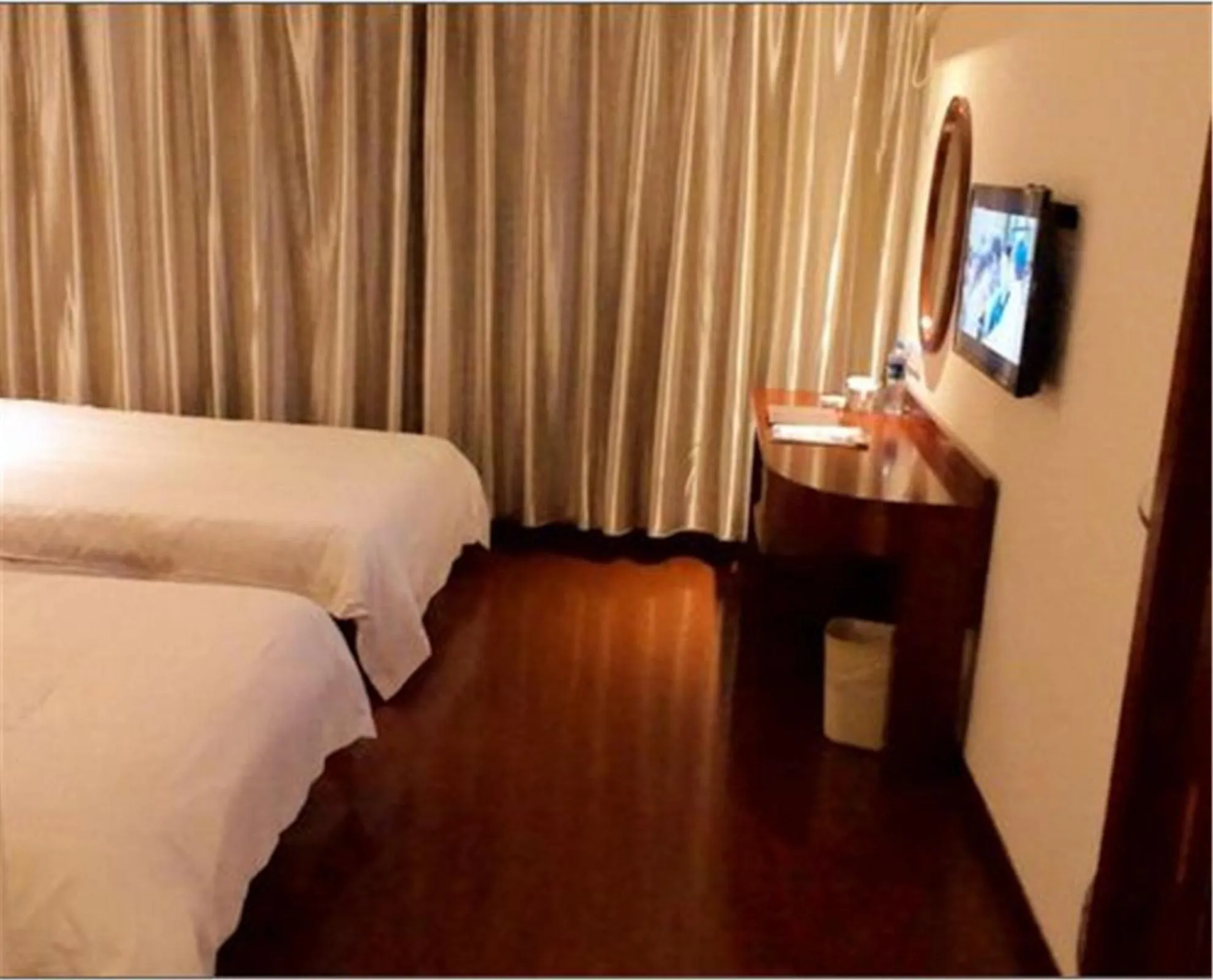 Bed in GreeTree Inn JiangSu Suzhou Taiping High-speed North Station Express Hotel
