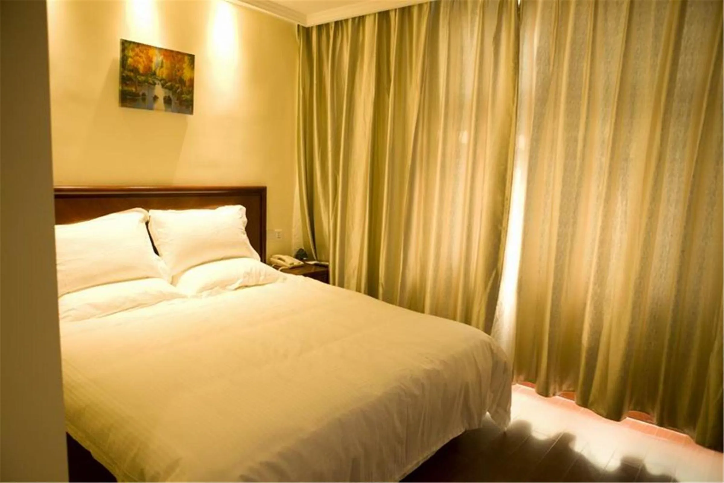Bed in GreeTree Inn JiangSu Suzhou Taiping High-speed North Station Express Hotel