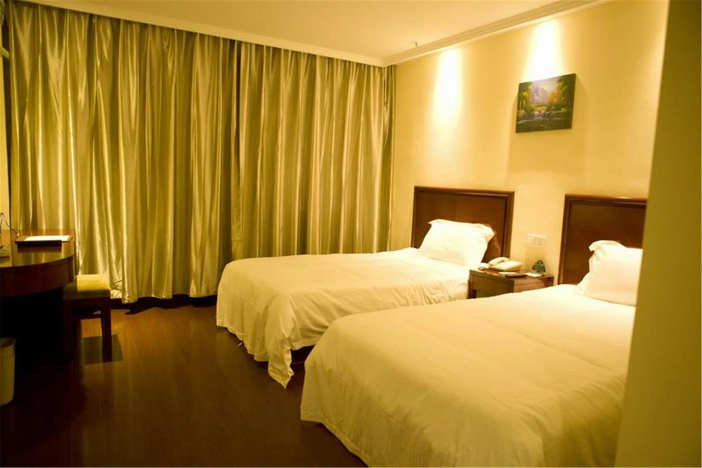 Bed in GreeTree Inn JiangSu Suzhou Taiping High-speed North Station Express Hotel