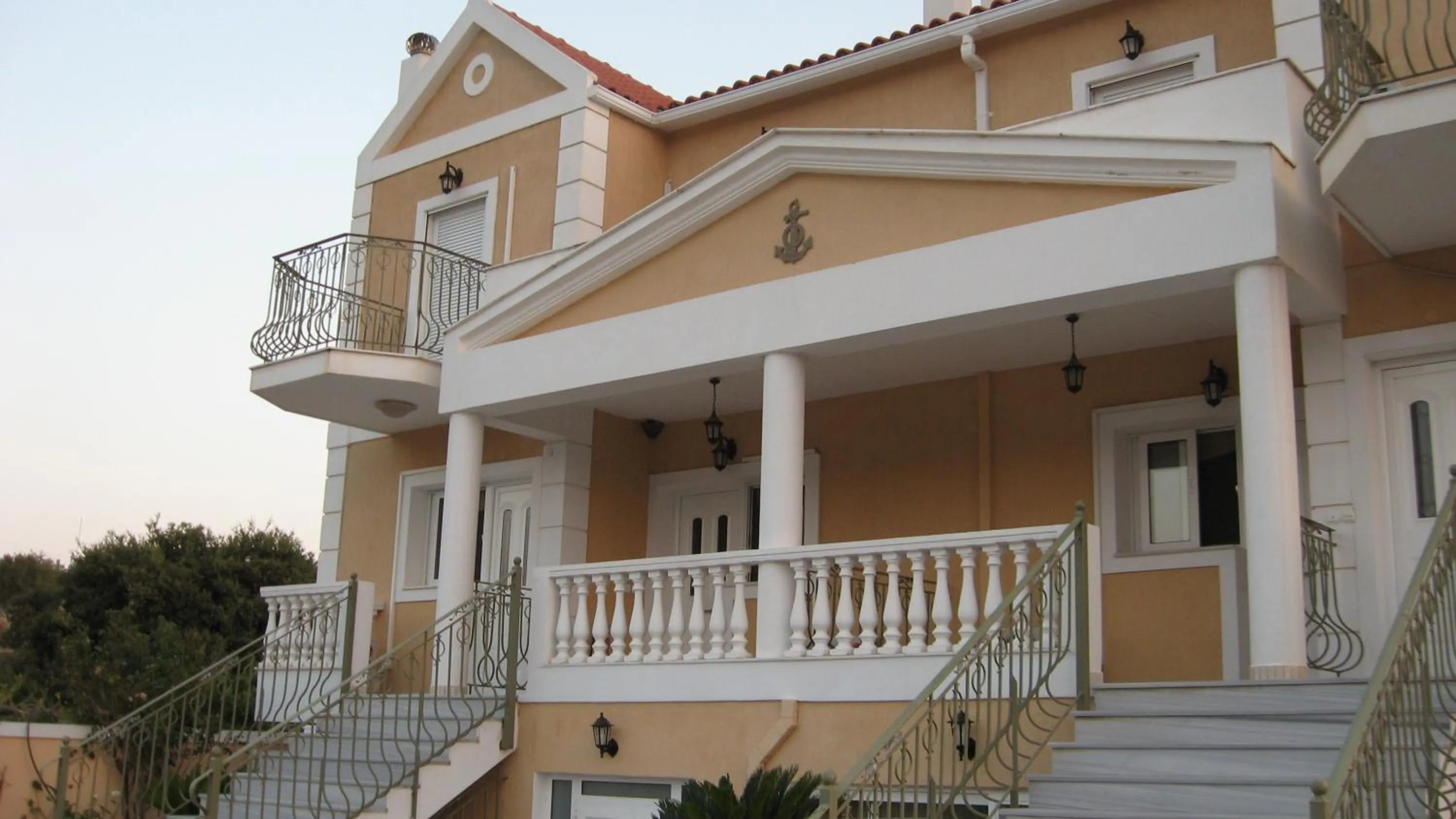 Facade/entrance in Irini's Villa