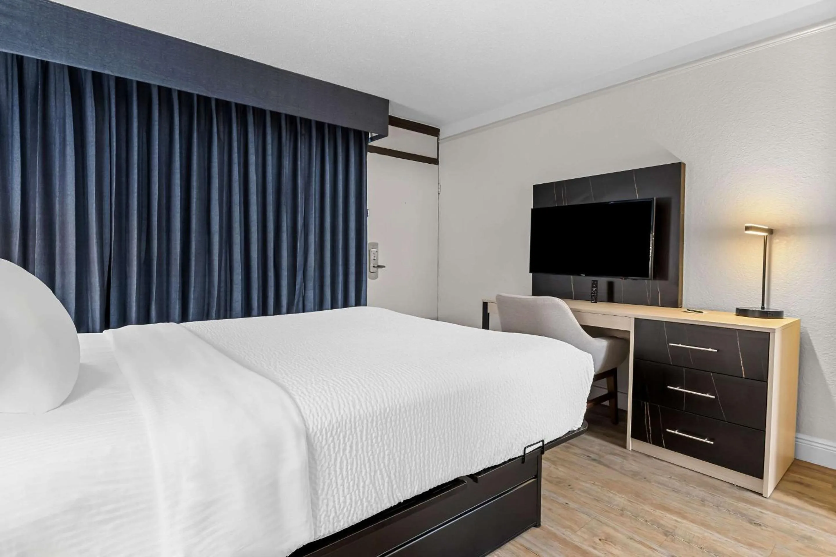 Bedroom, Bed in Suburban Studios Slidell I-10