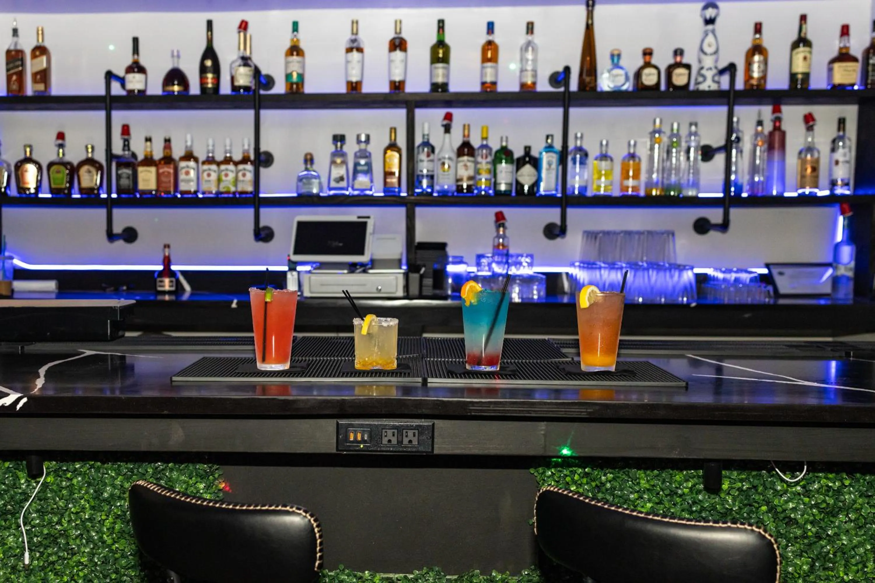 Lounge or bar in Suburban Studios Slidell I-10