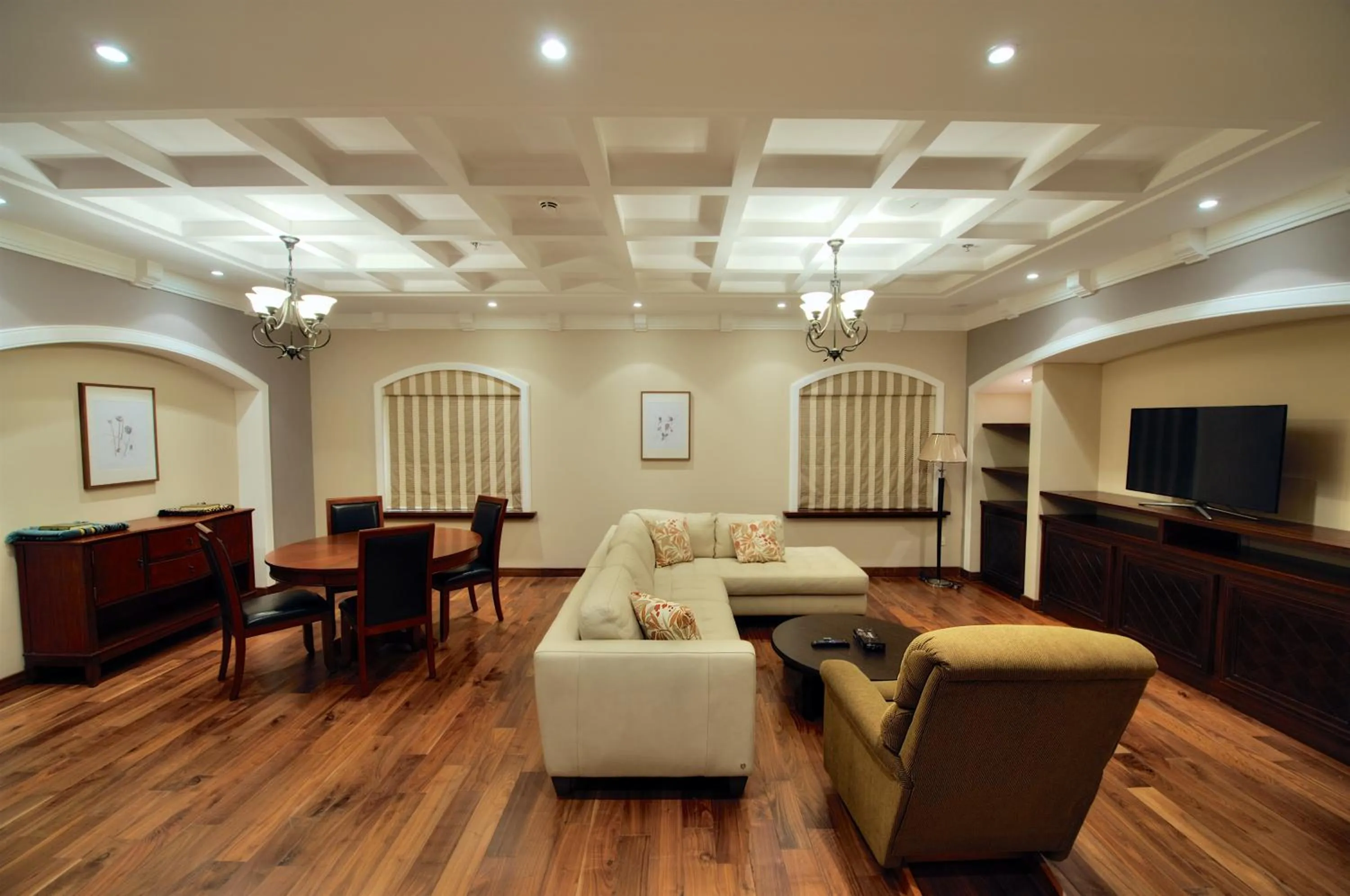 Living room, Seating Area in Al Rawasi Hotel Suites