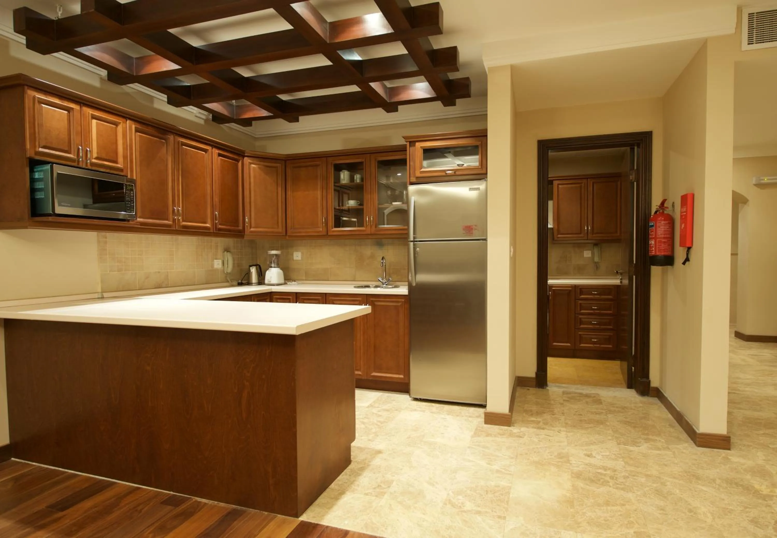 Kitchen or kitchenette, Bathroom in Al Rawasi Hotel Suites