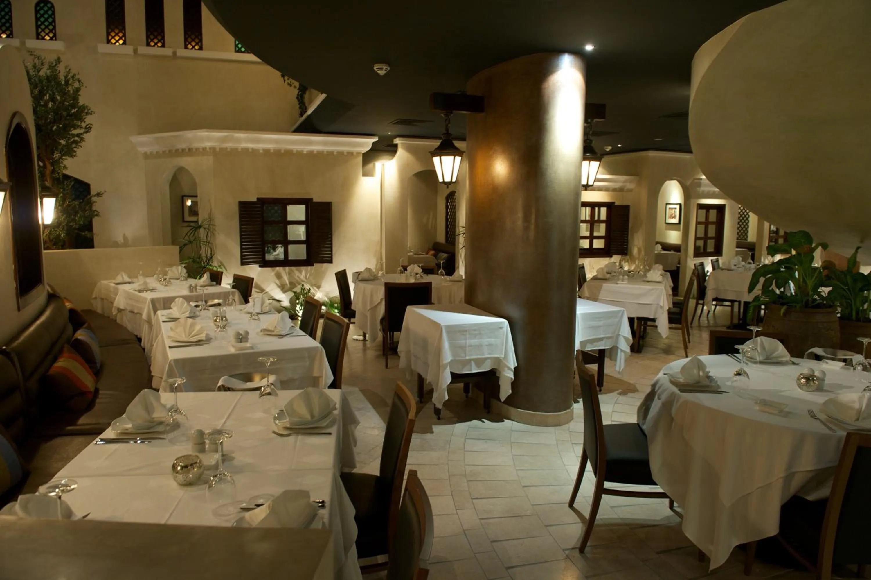 Restaurant/Places to Eat in Al Rawasi Hotel Suites