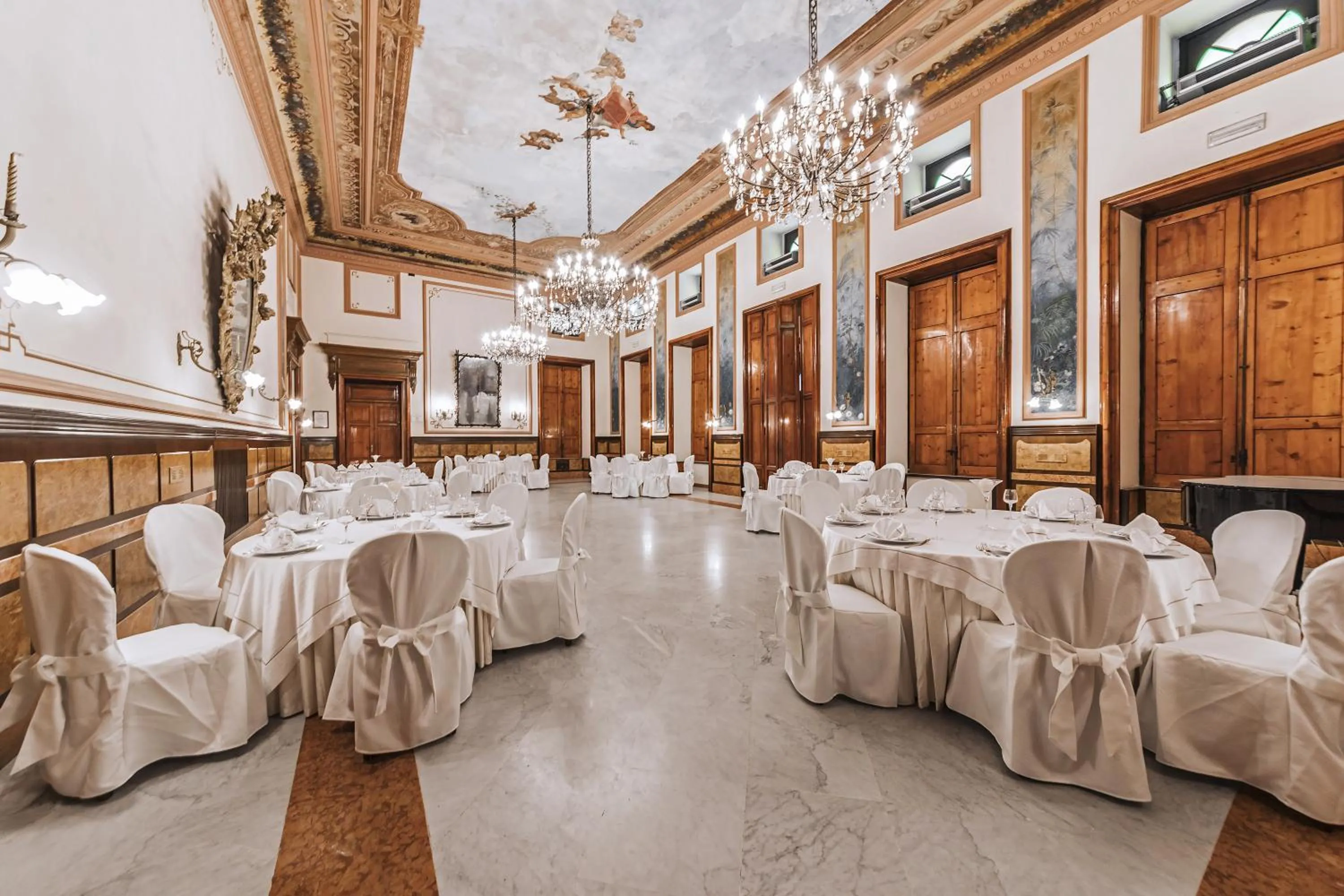 Restaurant/places to eat in Grand Hotel Telese