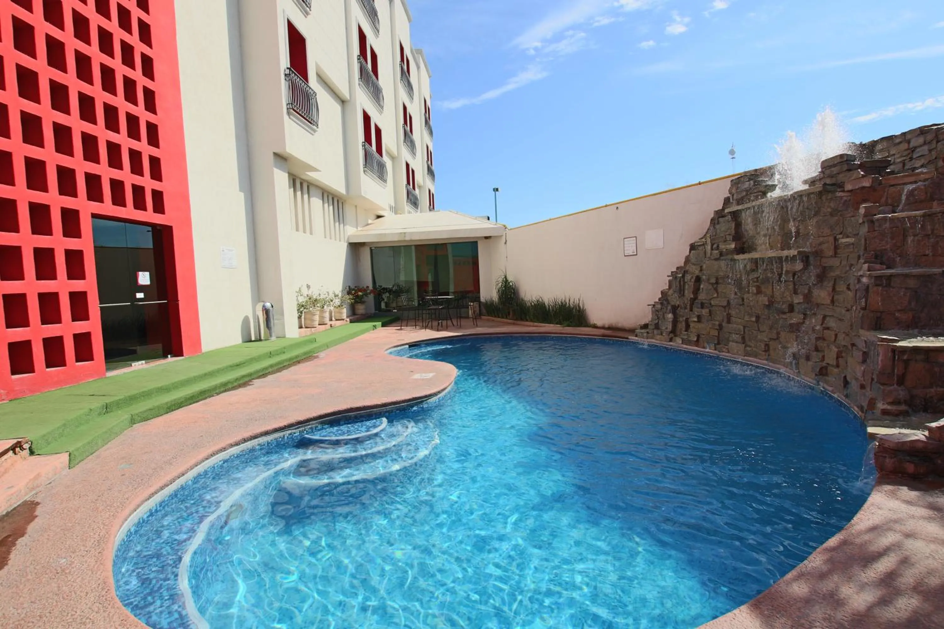 Pool view in Hotel Colón Plaza Business Class