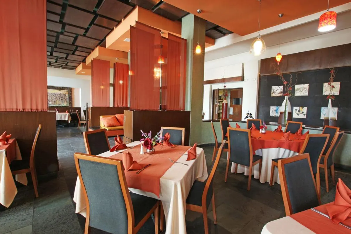 Restaurant/places to eat in Hotel Colón Plaza Business Class