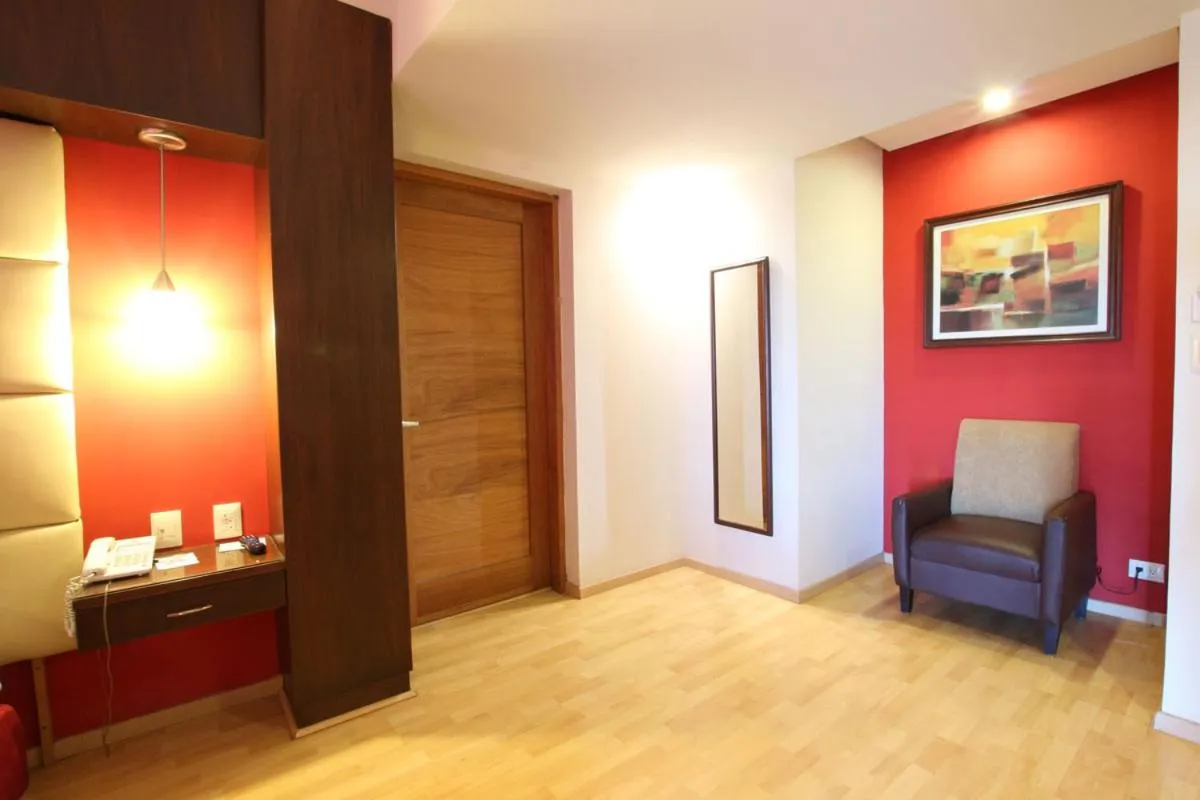 Photo of the whole room in Hotel Colón Plaza Business Class