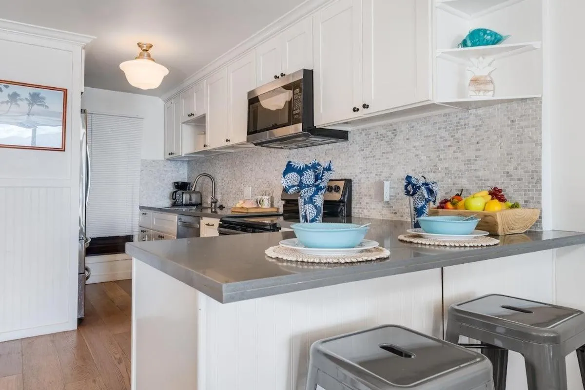 Lauloa 105 · LOA 105 2BD OceanFront Getaway w AC Pool