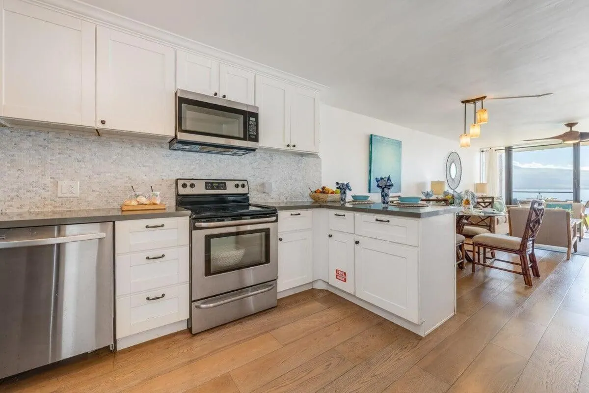 Lauloa 105 · LOA 105 2BD OceanFront Getaway w AC Pool