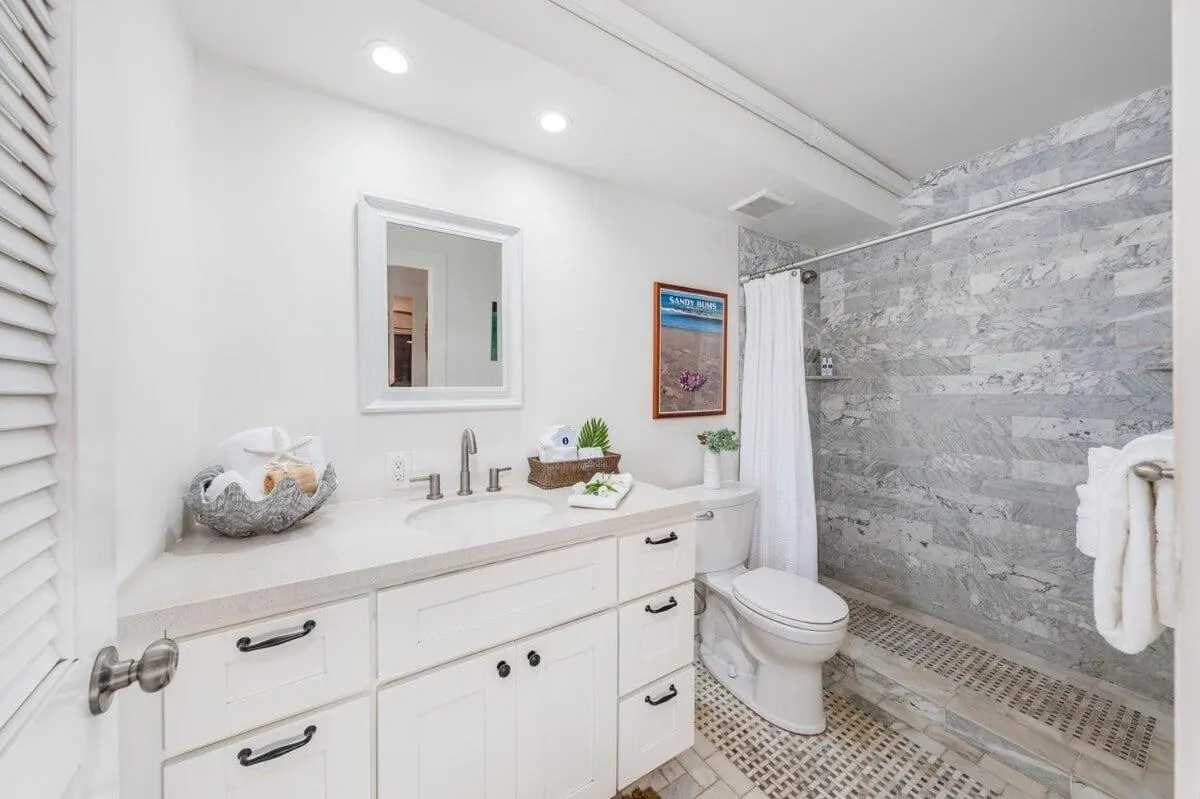 Lauloa 105 · LOA 105 2BD OceanFront Getaway w AC Pool