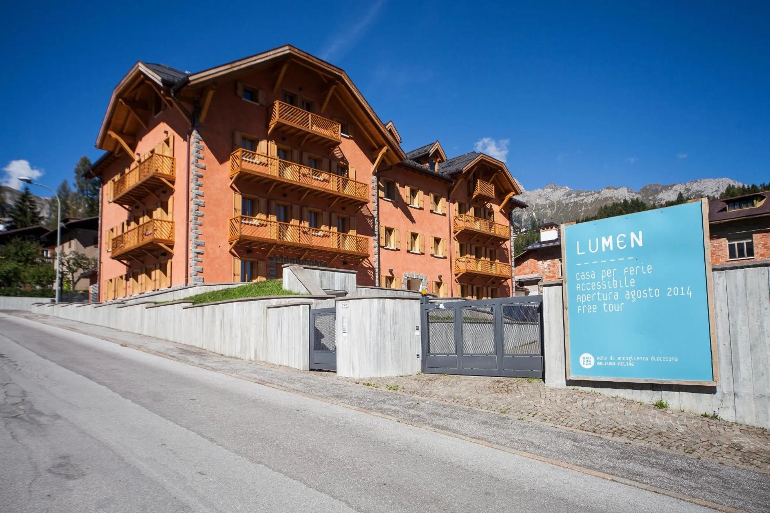 Facade/entrance in Lumen