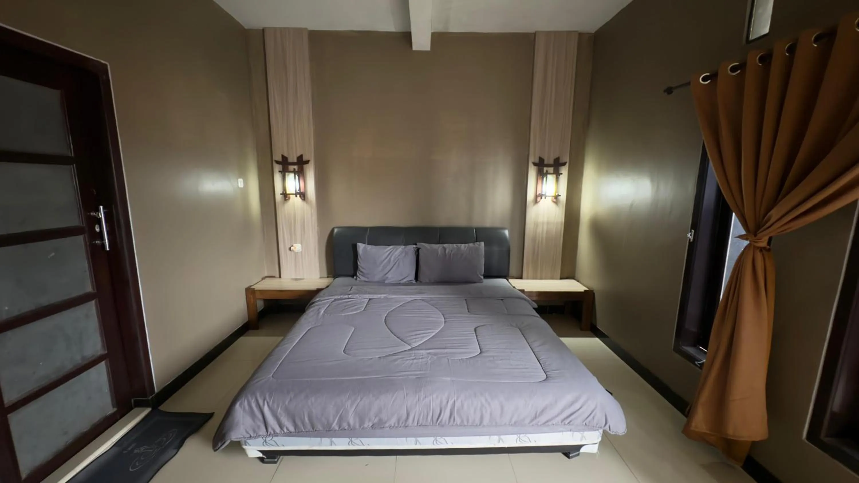 Photo of the whole room, Bed in Sky View Bromo Guest House