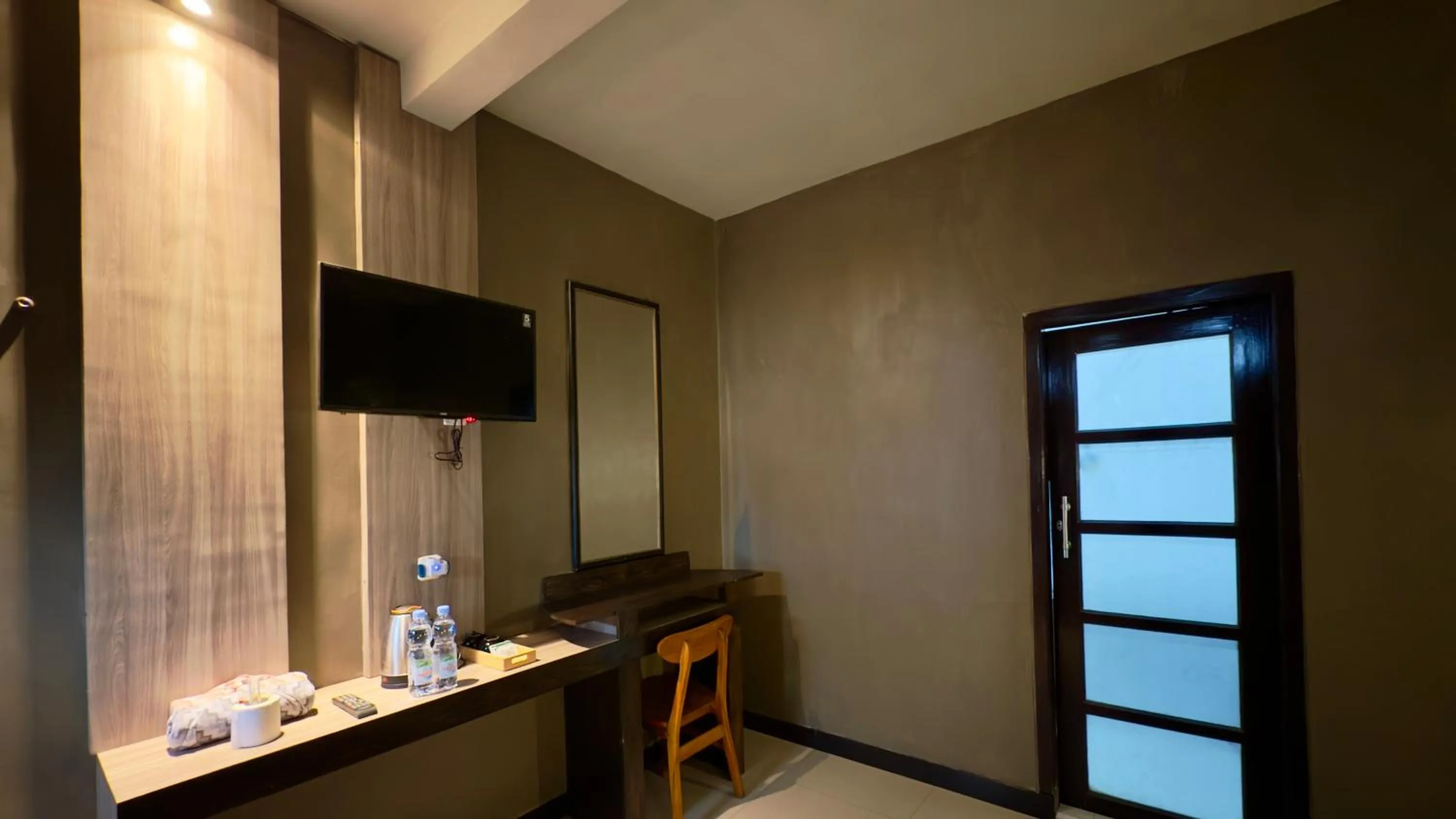 TV and multimedia in Sky View Bromo Guest House