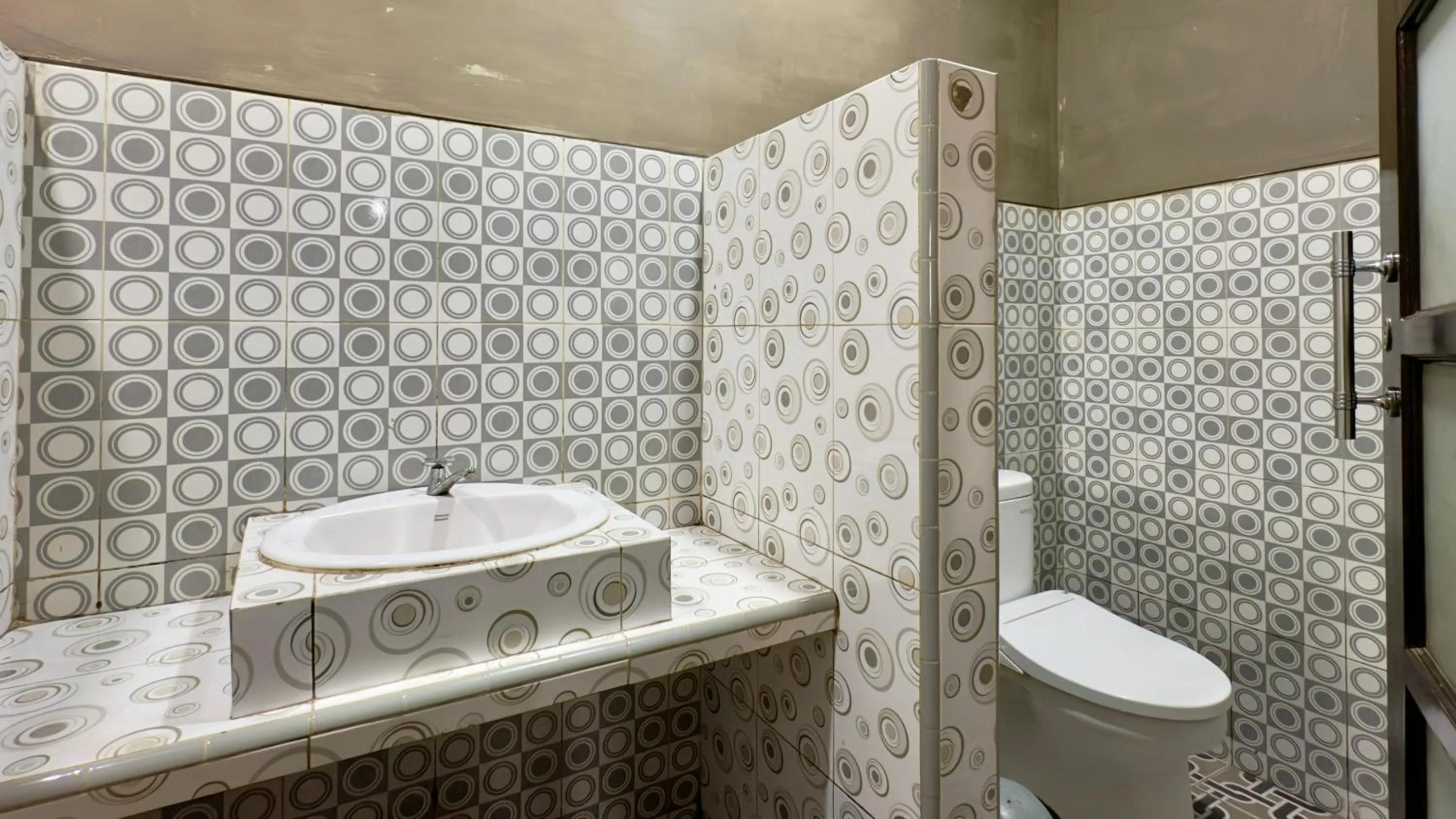 Shower in Sky View Bromo Guest House