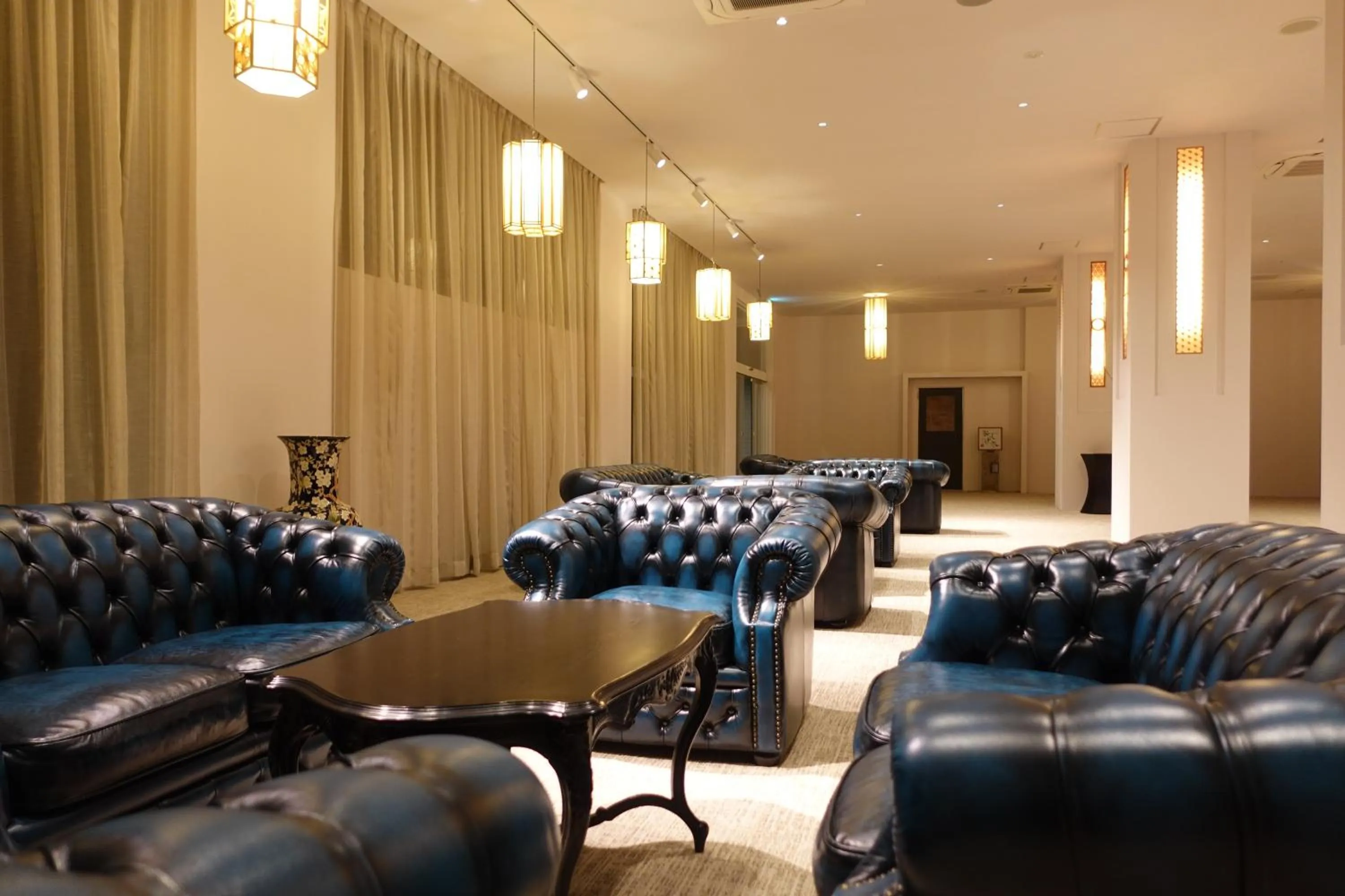 Communal lounge/ TV room in Resort Hotel RAKI House Nasu