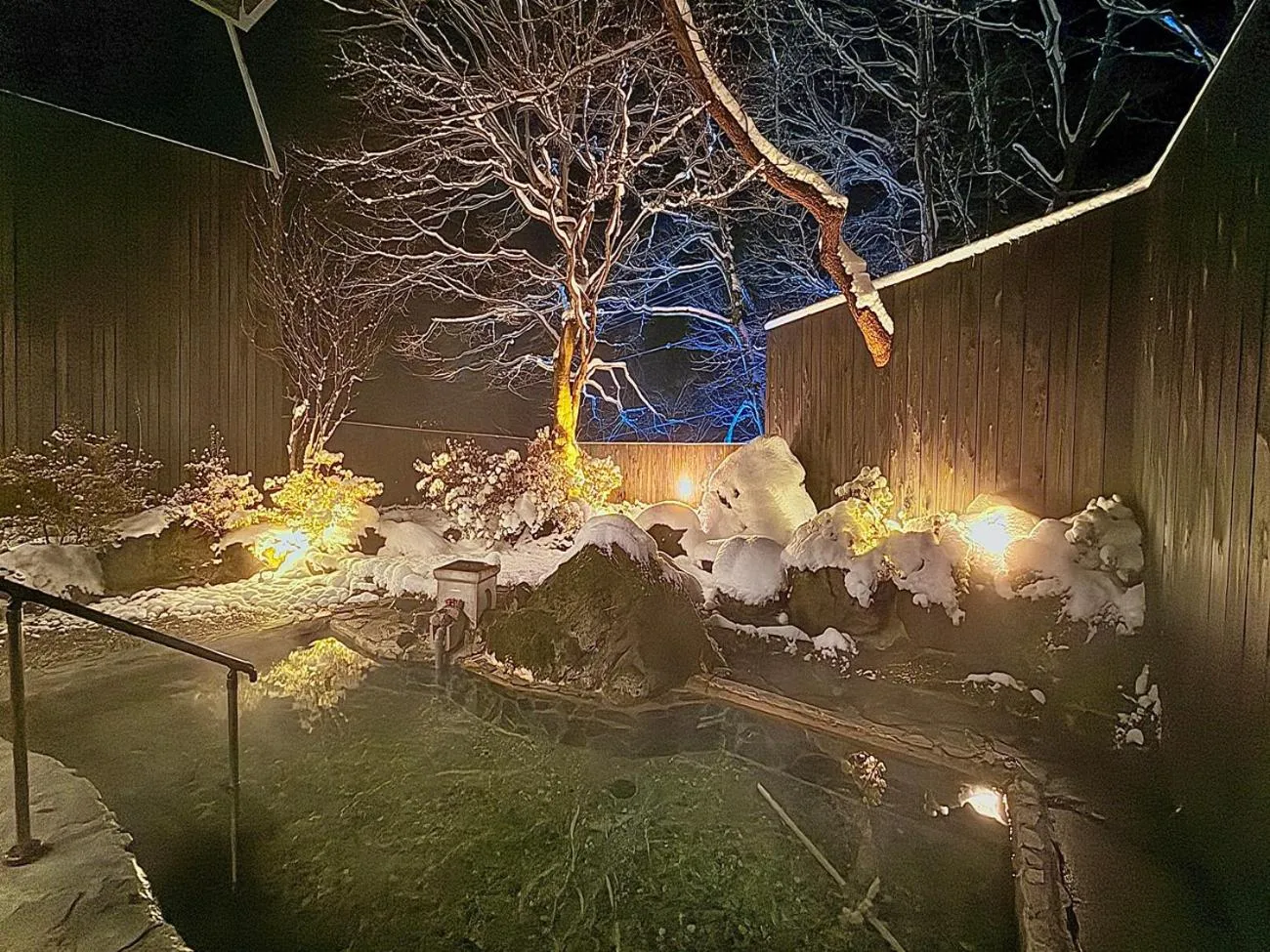 Hot Spring Bath in Resort Hotel RAKI House Nasu