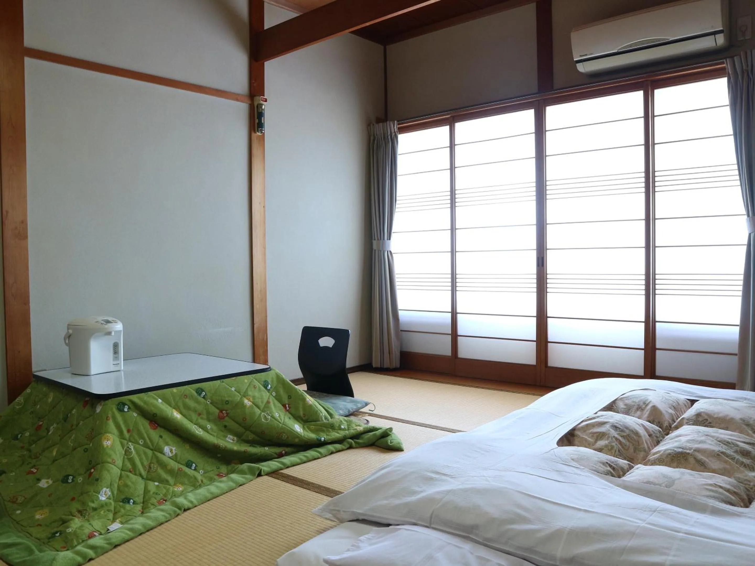 Photo of the whole room, Bed in Kanko Ryokan Yamato