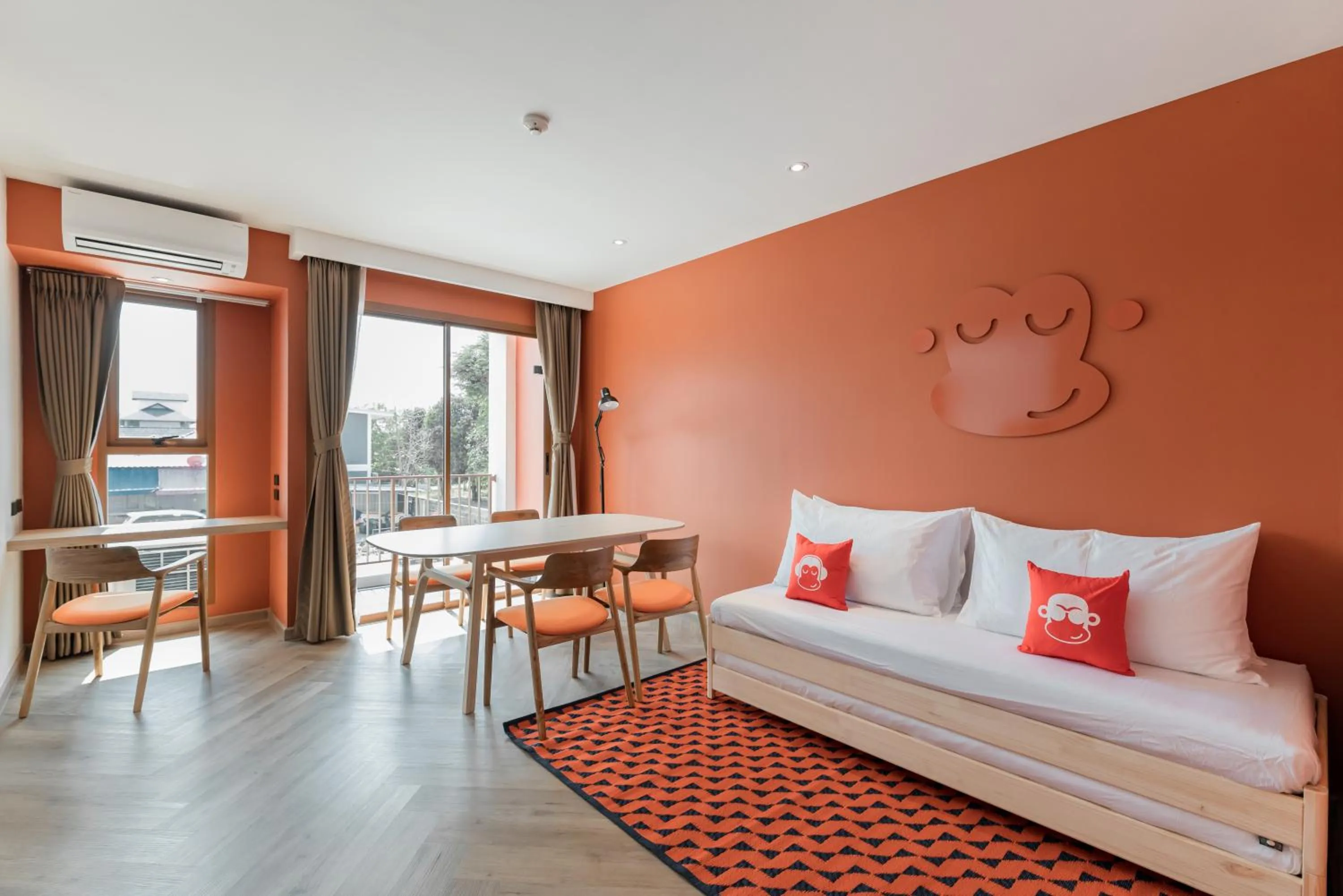 Bed in Blu Monkey Hub and Hotel Bangsaen