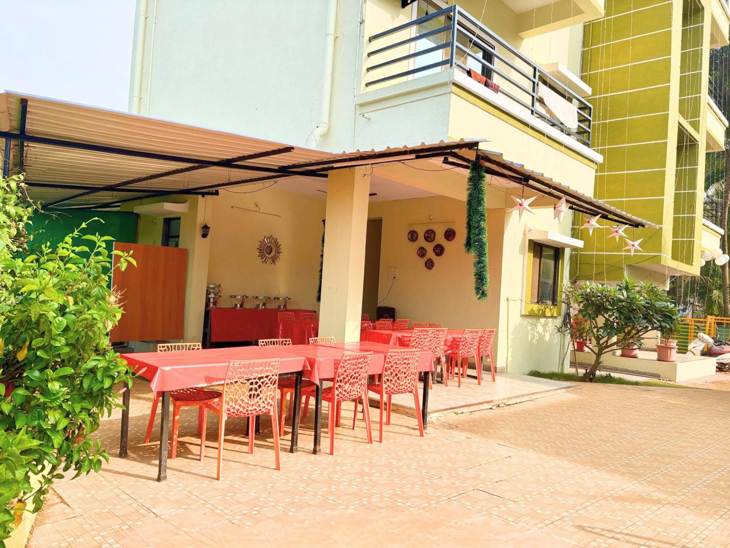 Restaurant/places to eat in Anant Villa & Resorts