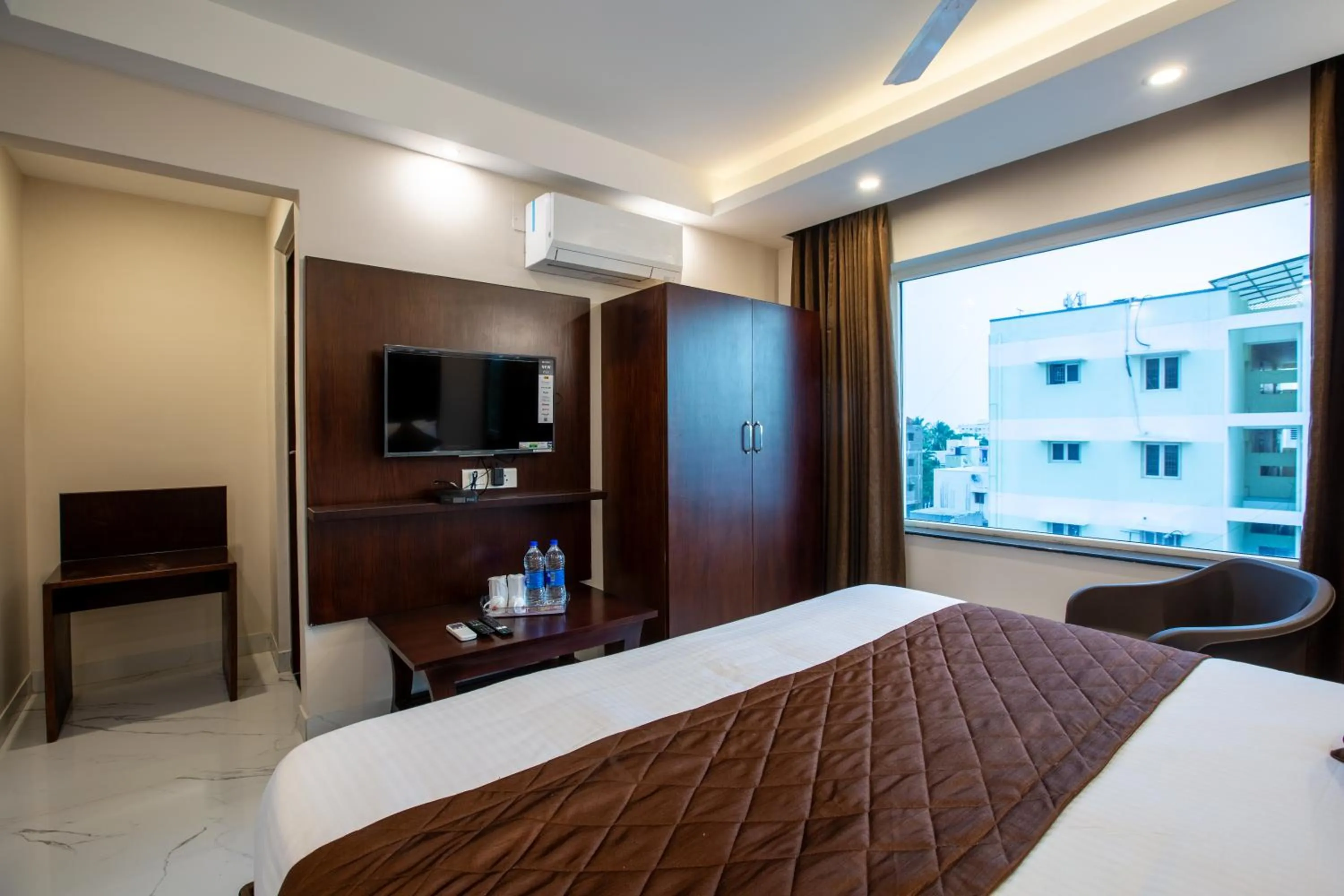 View (from property/room), Bed in PARKKAVAN TOWERS