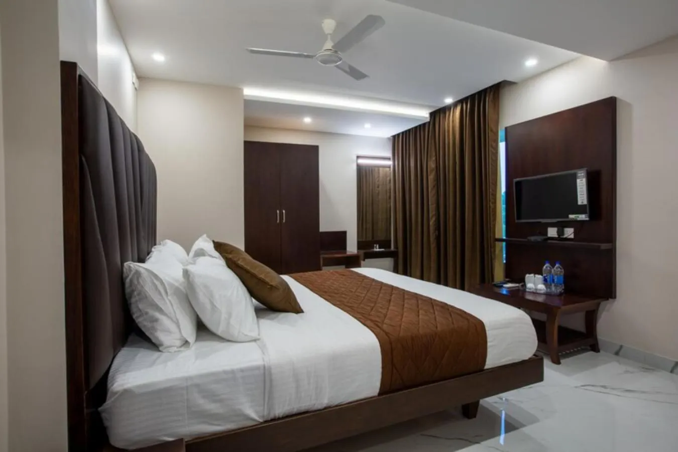 Bedroom, Bed in PARKKAVAN TOWERS