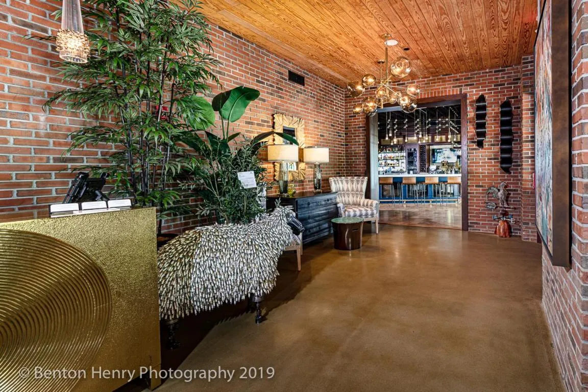 Lounge or bar in The Inn At The Crossroads