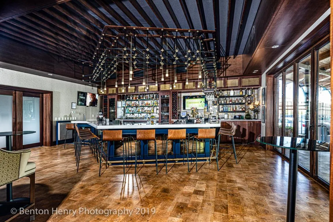 Lounge or bar in The Inn At The Crossroads