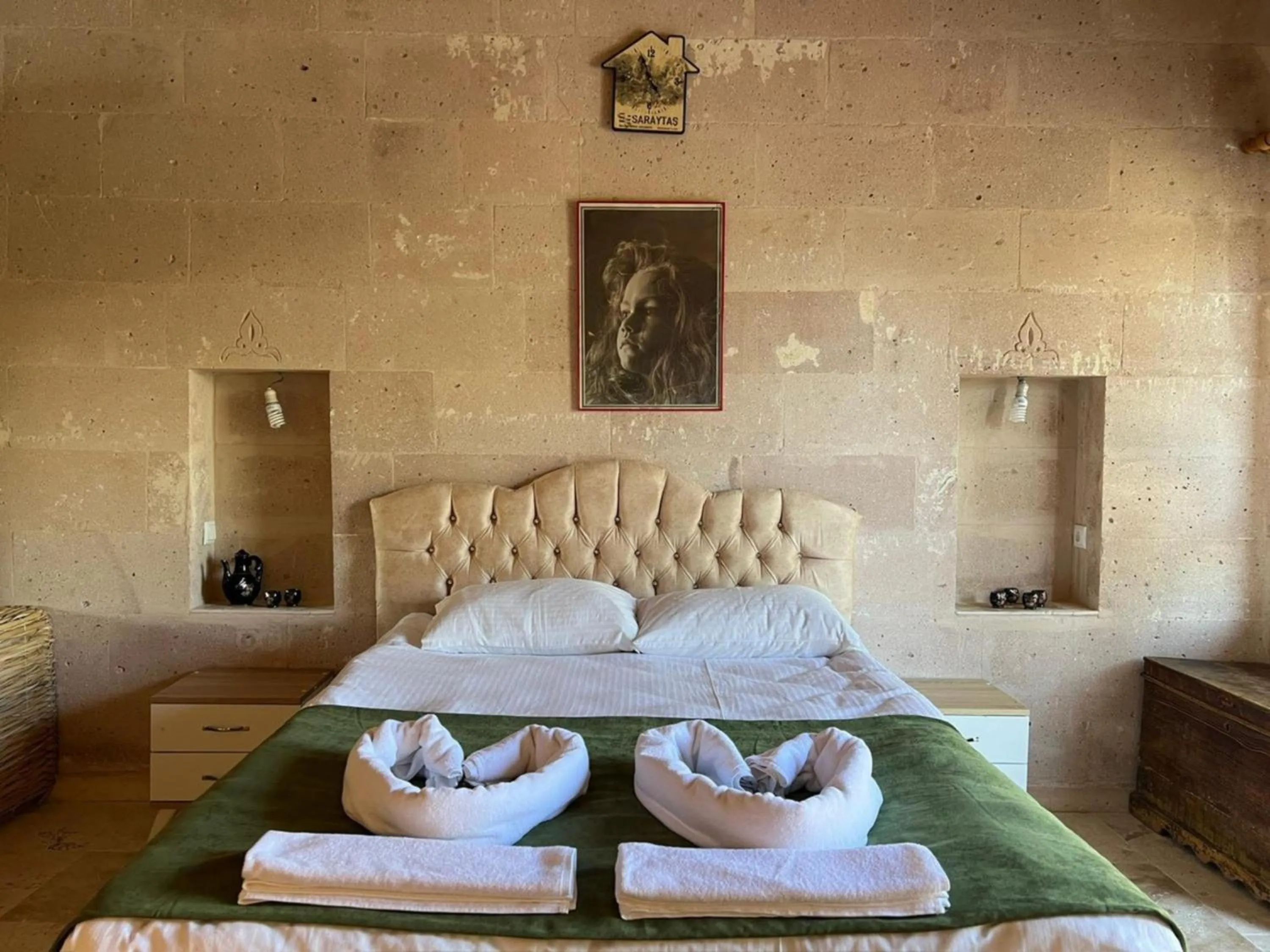 Bed in Yeşilöz inn Cave otel