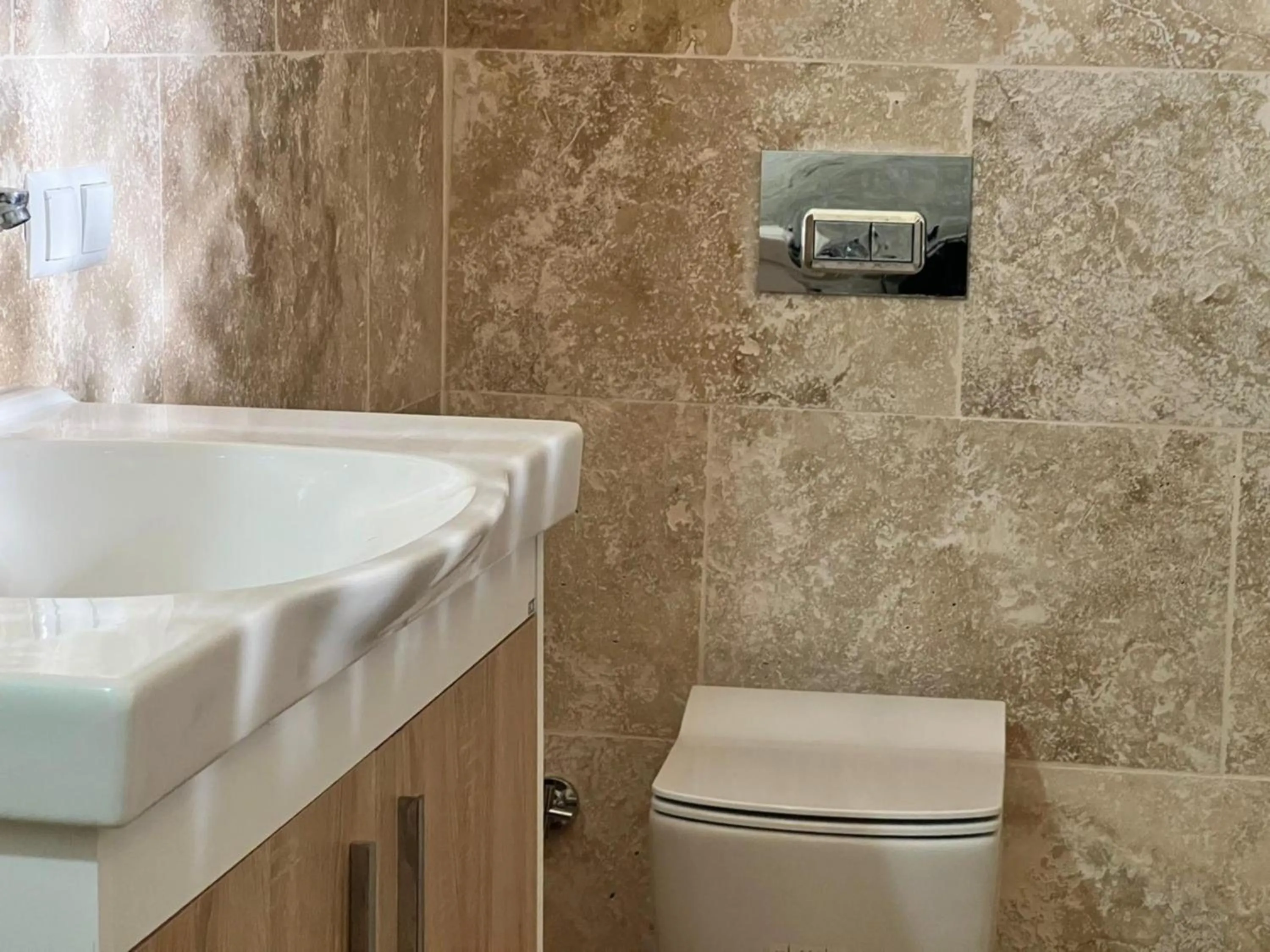 Toilet in Yeşilöz inn Cave otel