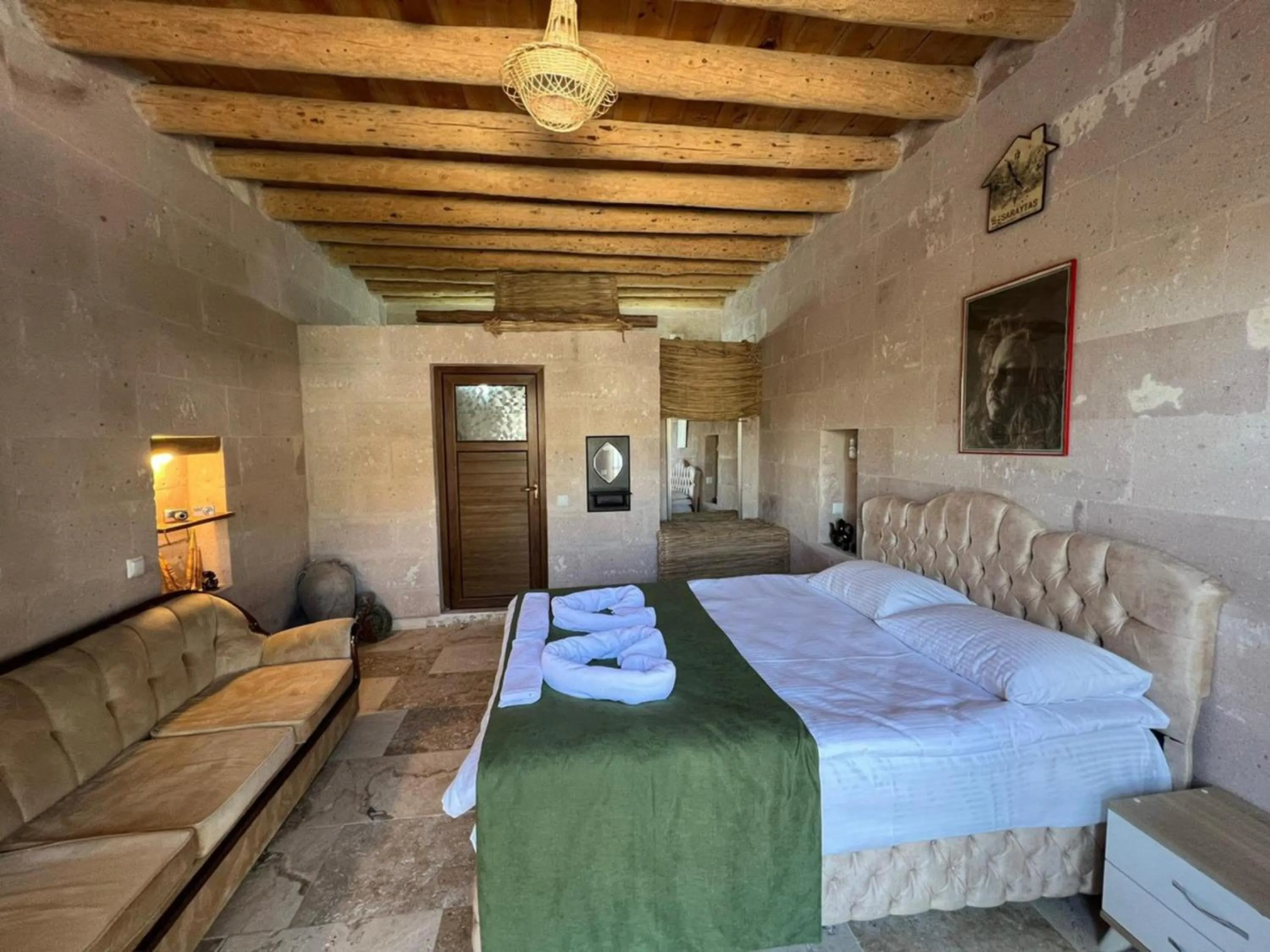 Bed in Yeşilöz inn Cave otel